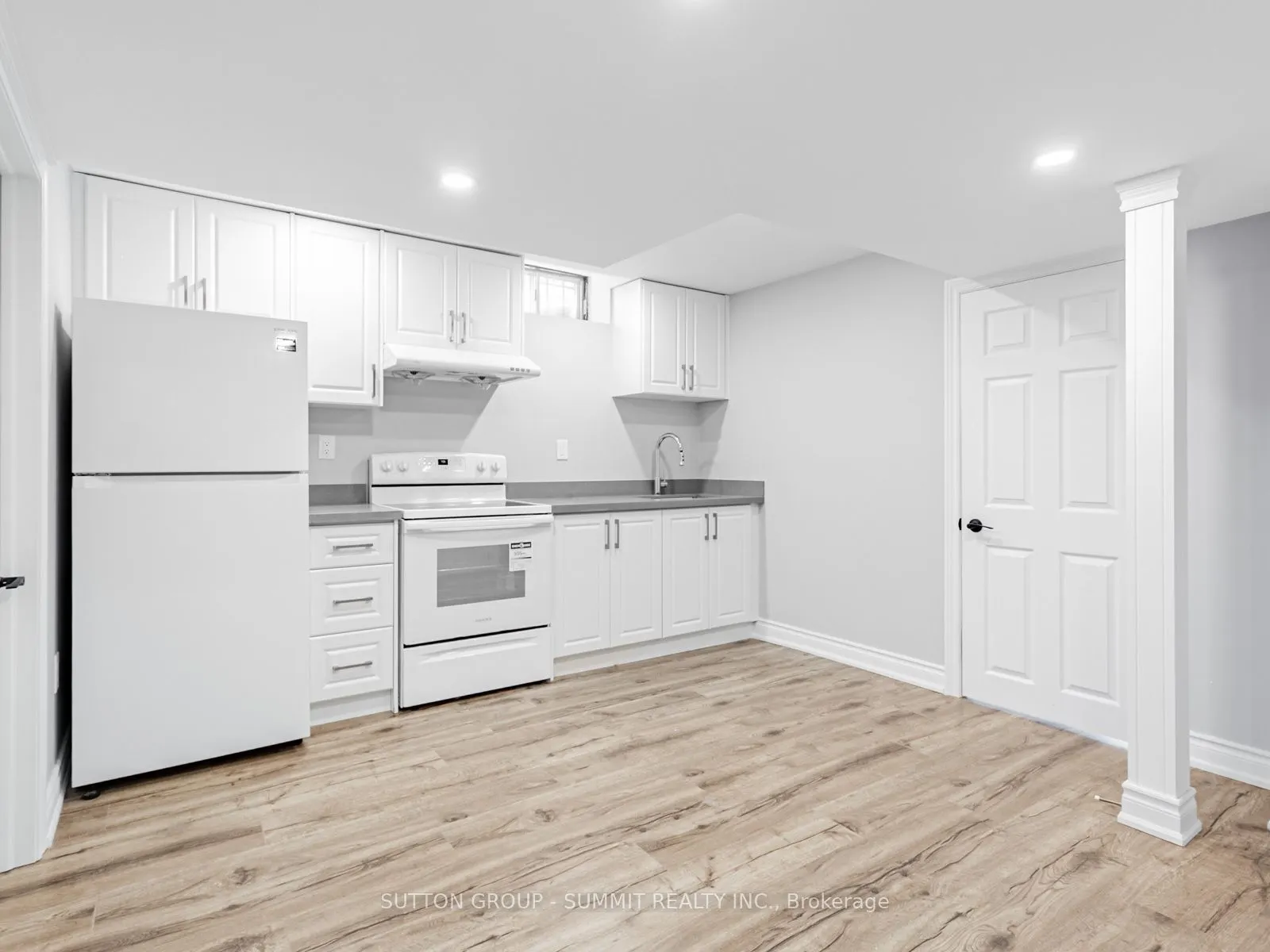 5453 Palmerston Crescent, #Upper