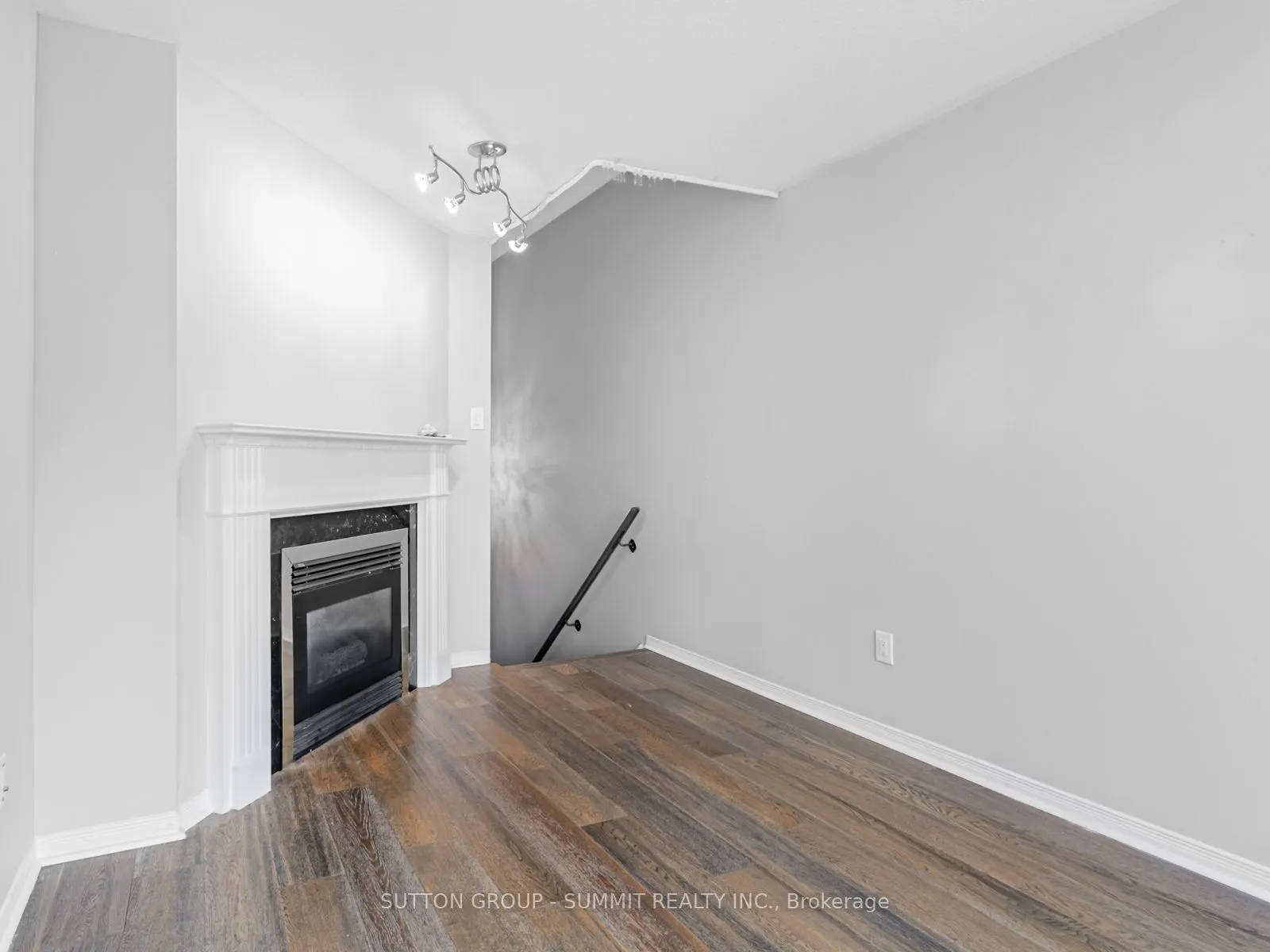 5453 Palmerston Crescent, #Upper