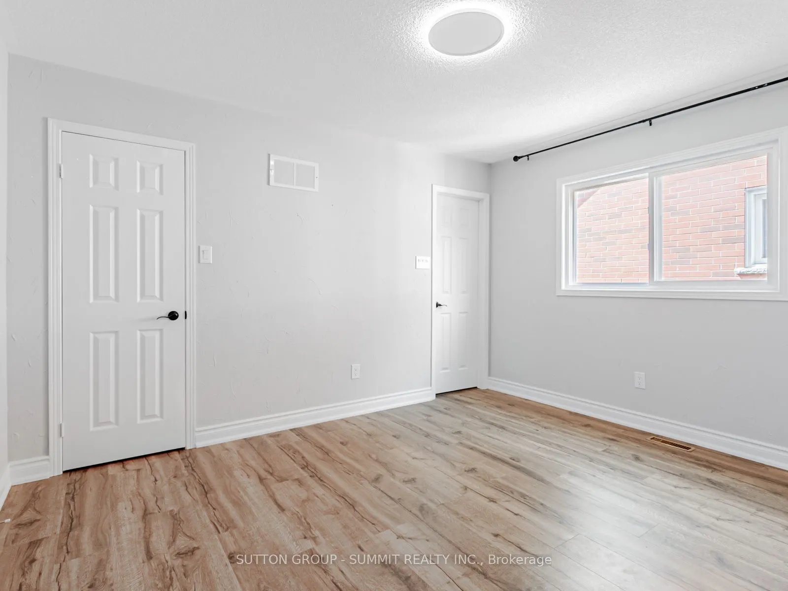 5453 Palmerston Crescent, #Upper