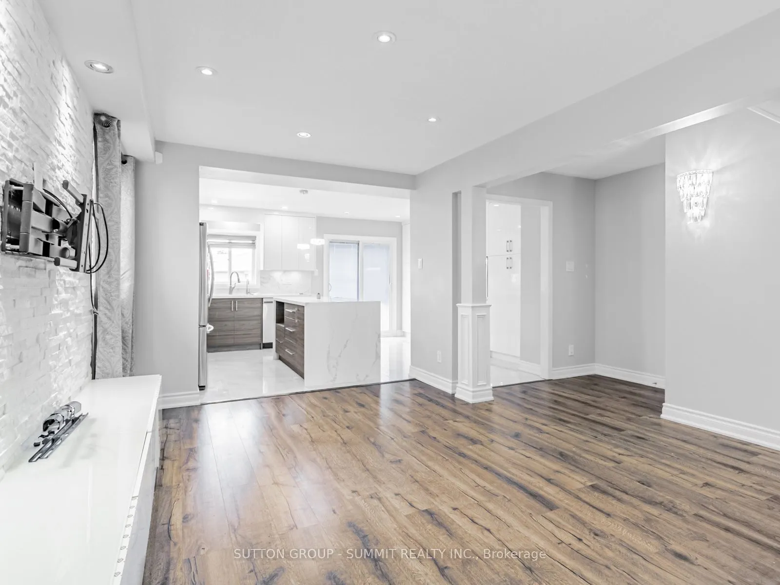 5453 Palmerston Crescent, #Upper
