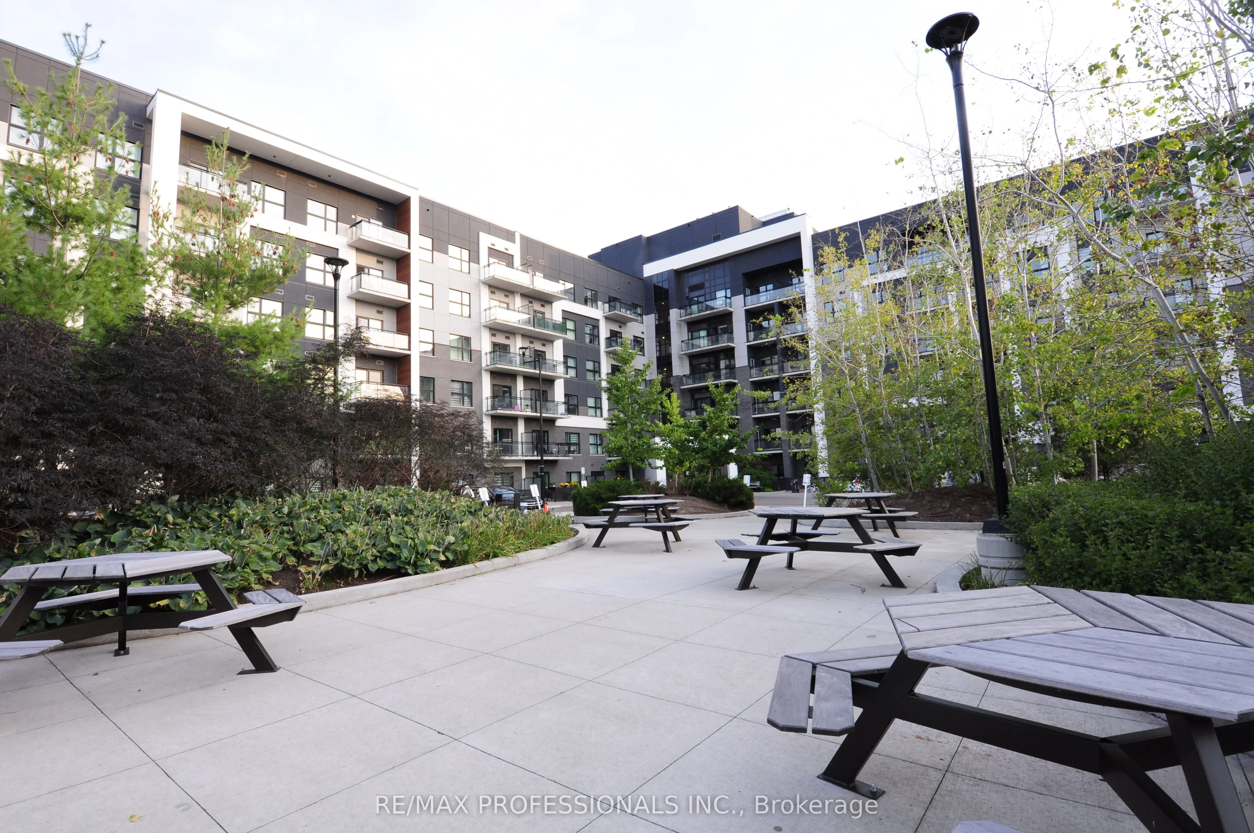 128 Grovewood Common, #210