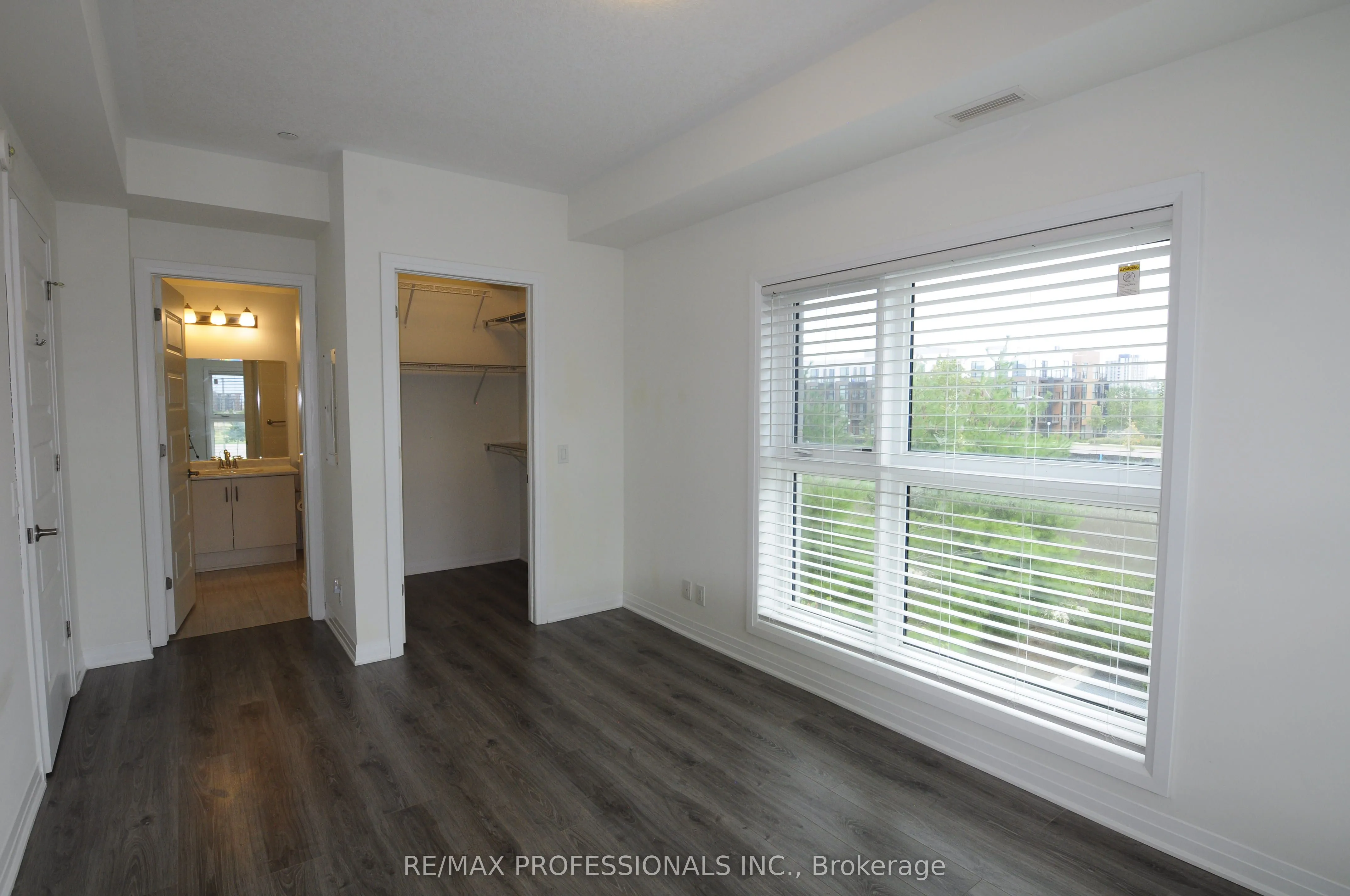 128 Grovewood Common, #210