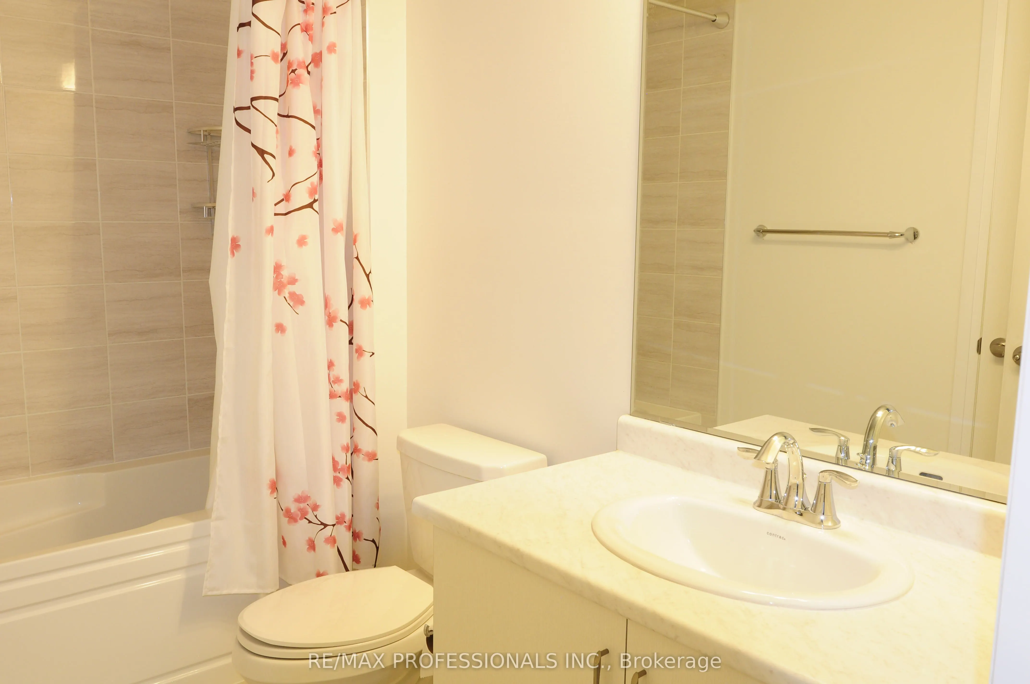 128 Grovewood Common, #210
