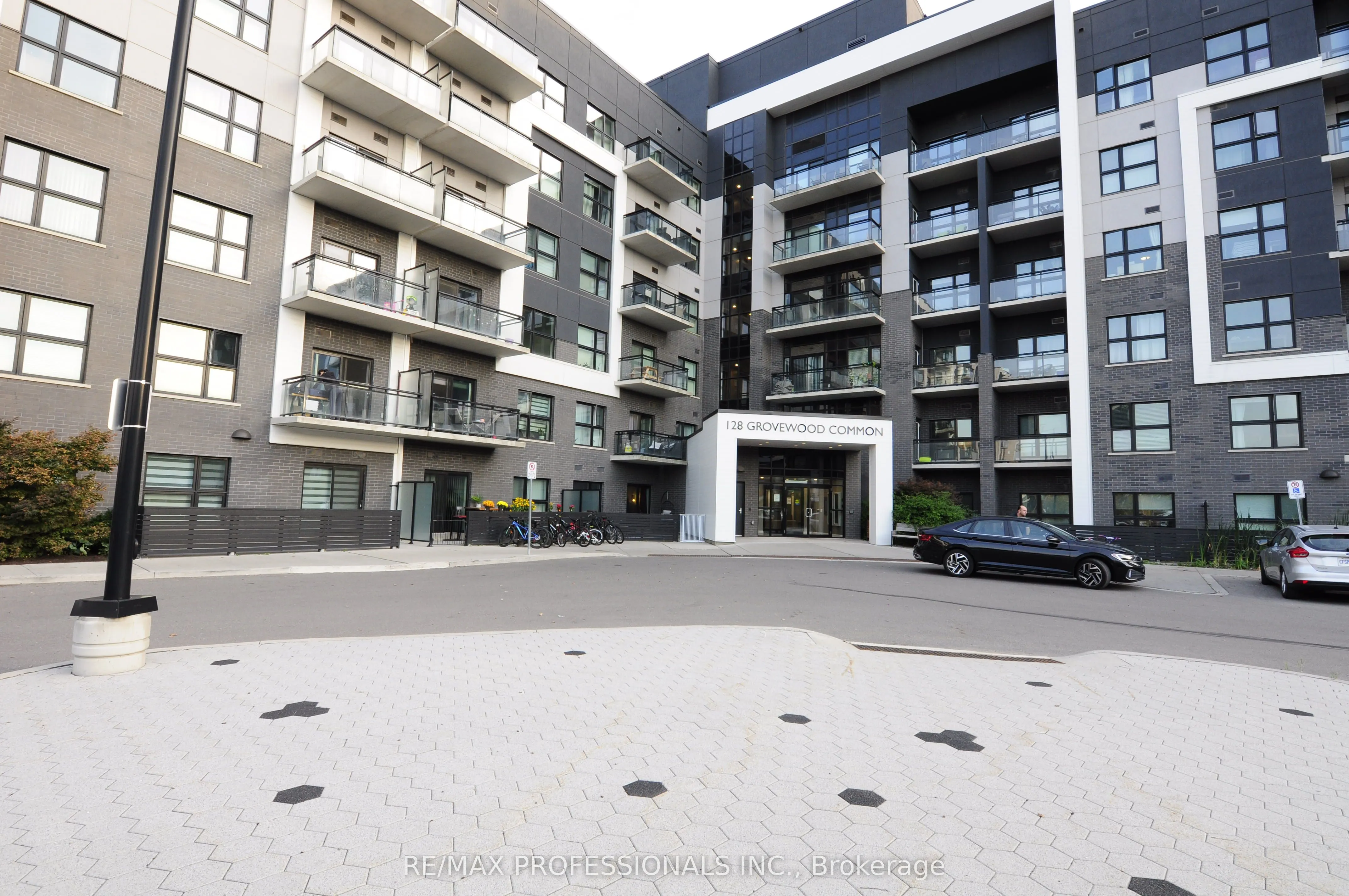 128 Grovewood Common, #210