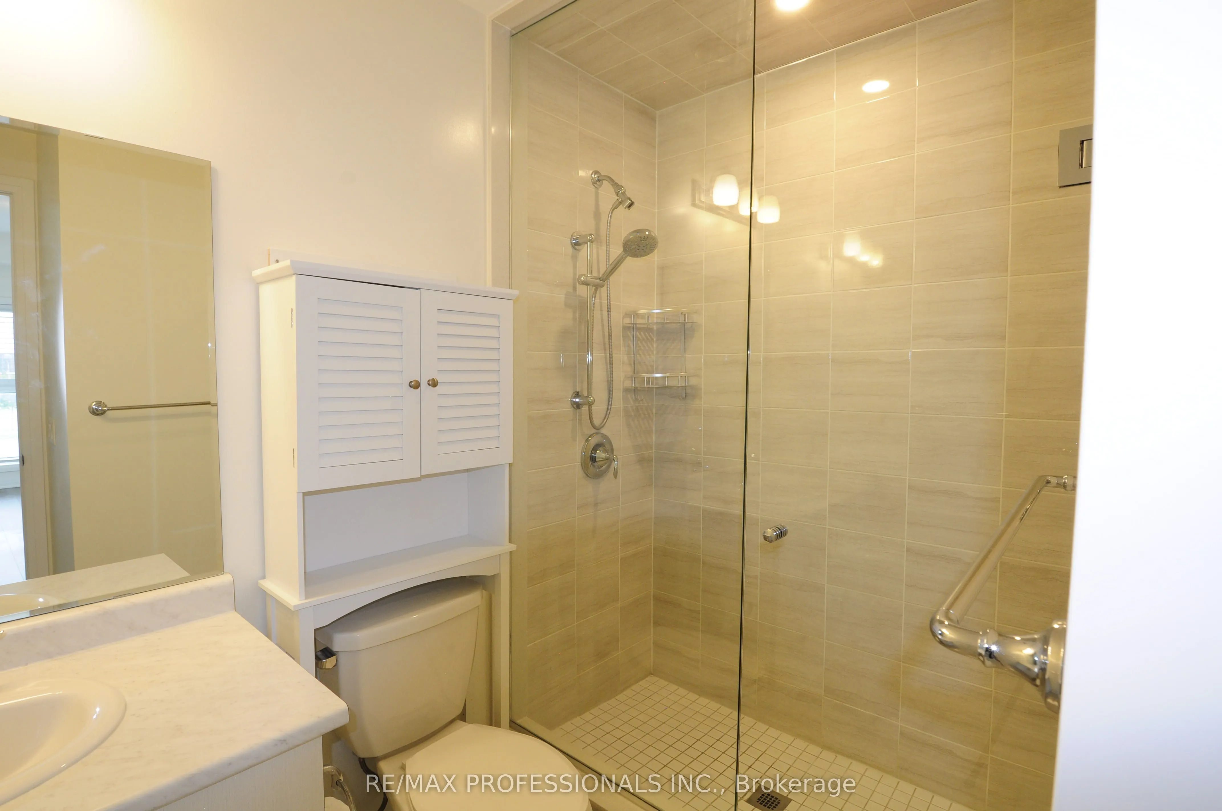 128 Grovewood Common, #210