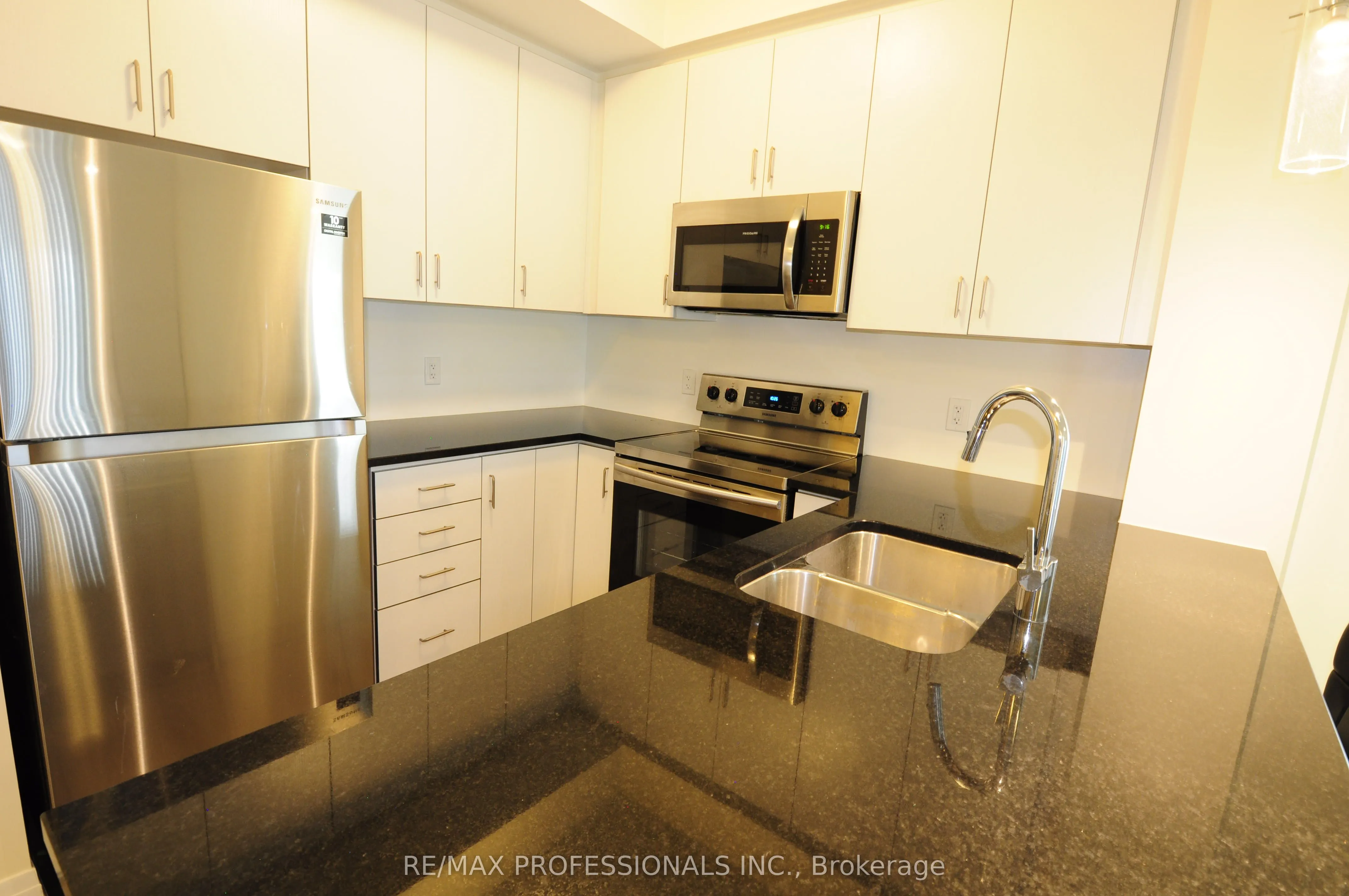 128 Grovewood Common, #210