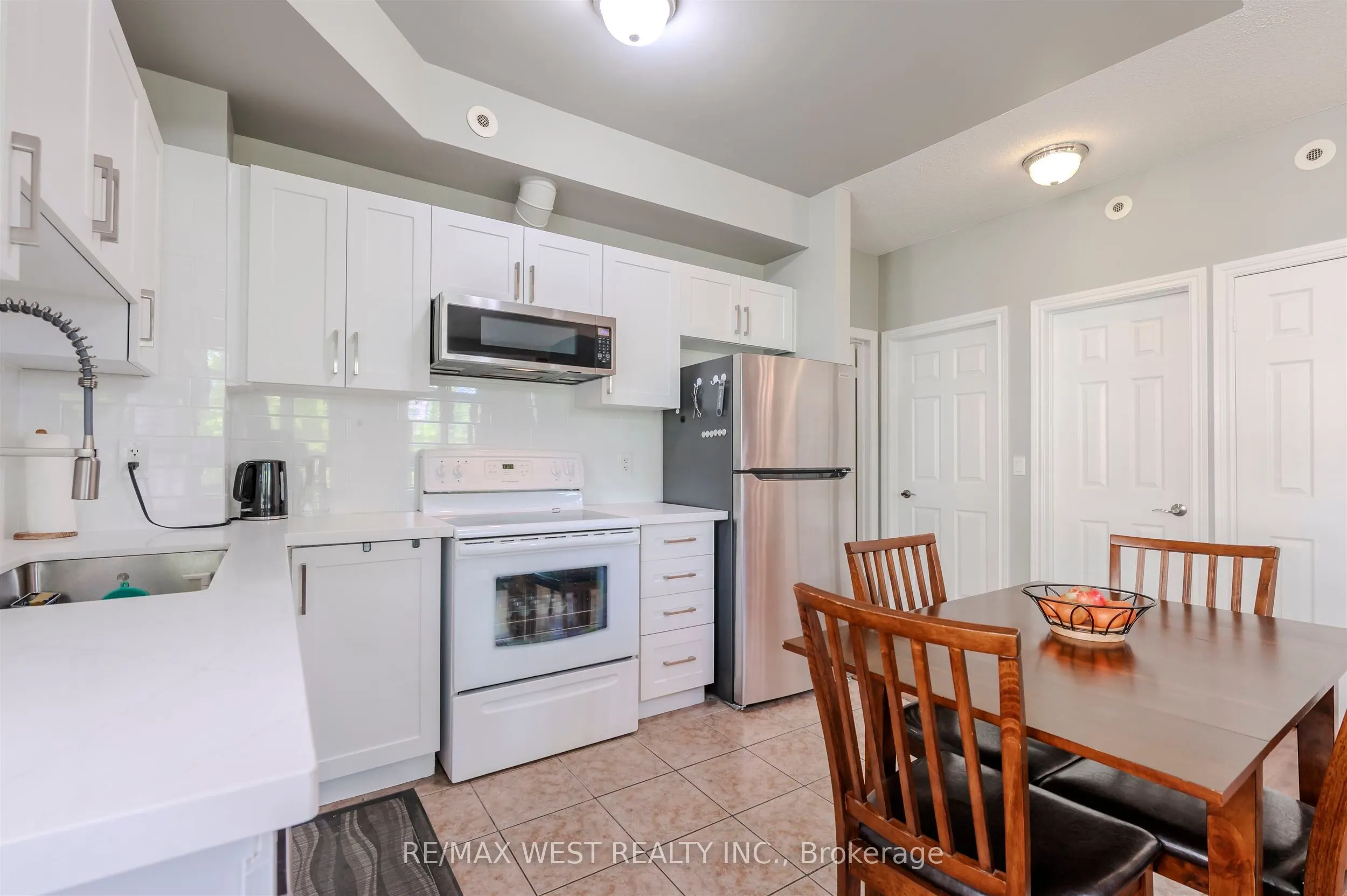 9 Pine Street, #28