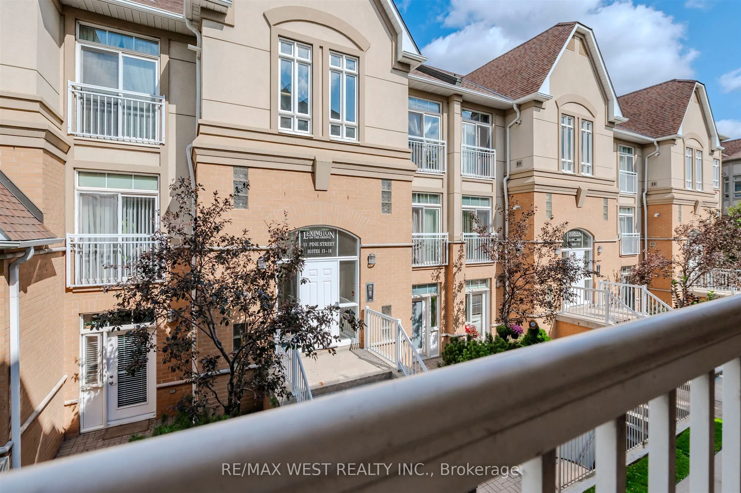 9 Pine Street, #28