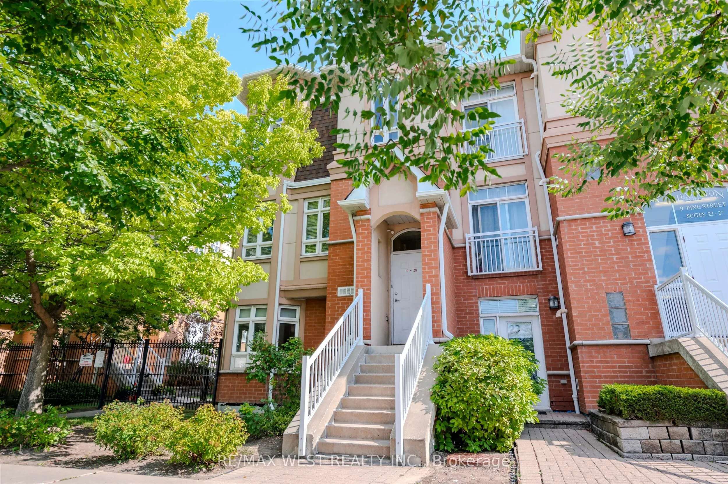 9 Pine Street, #28