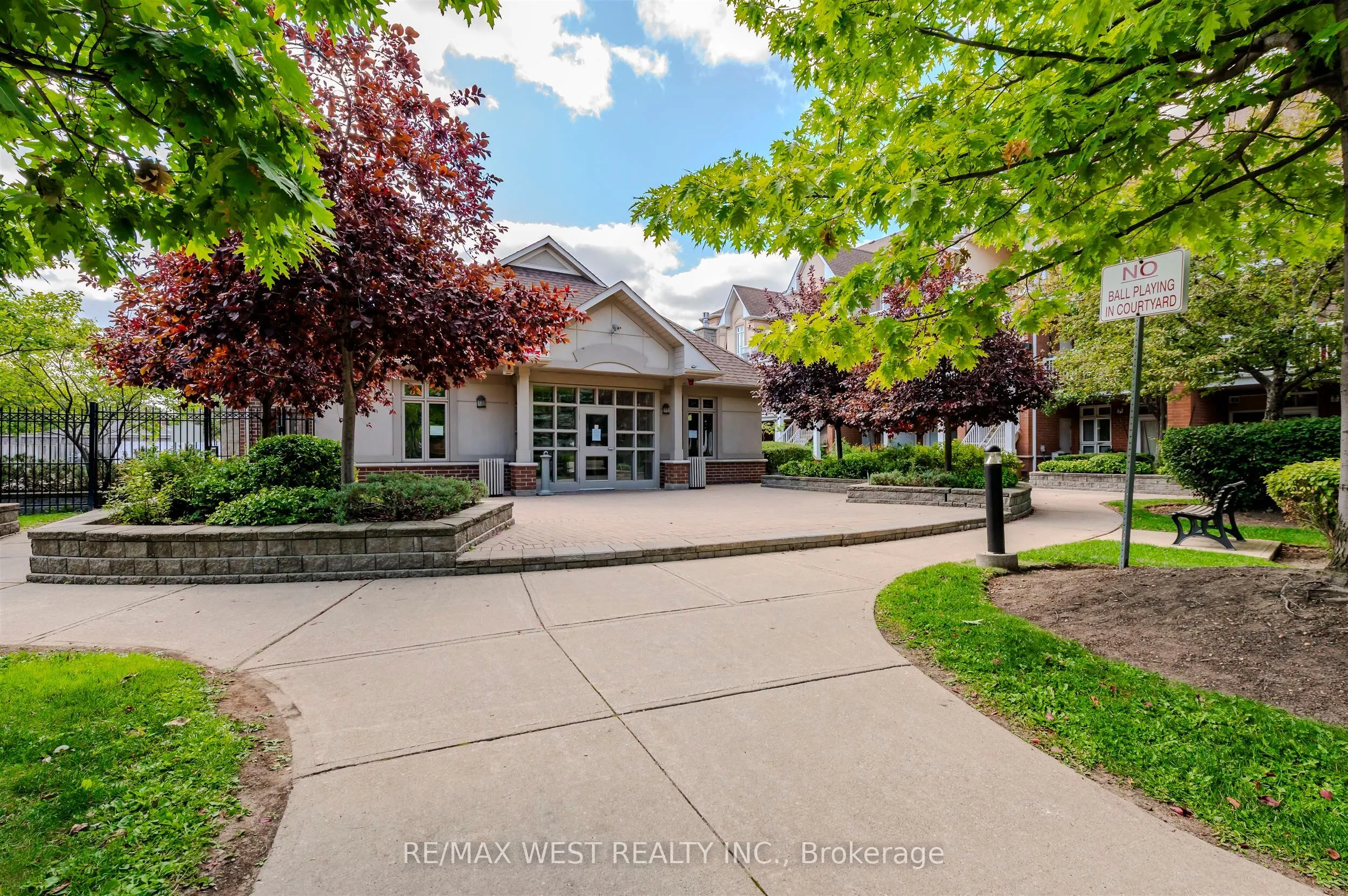 9 Pine Street, #28