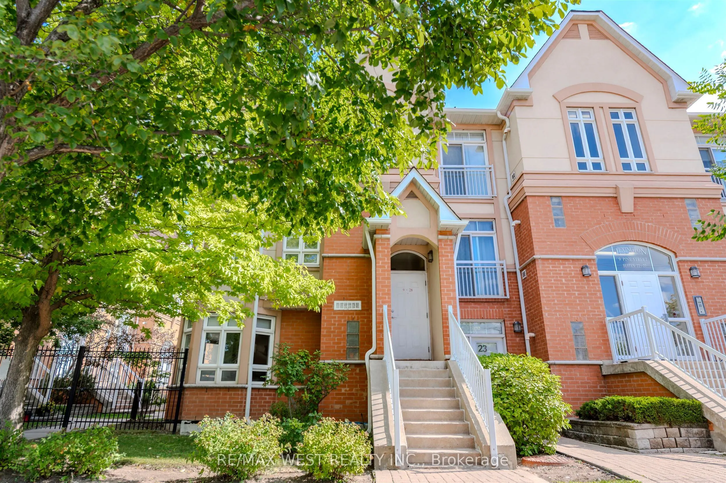 9 Pine Street, #28