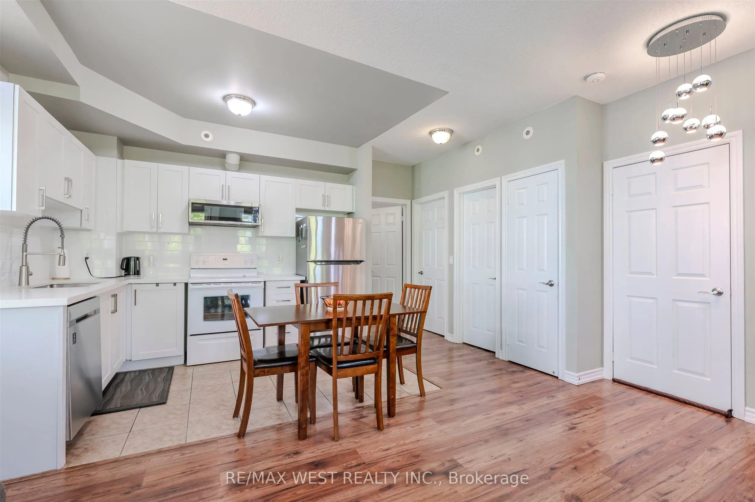 9 Pine Street, #28