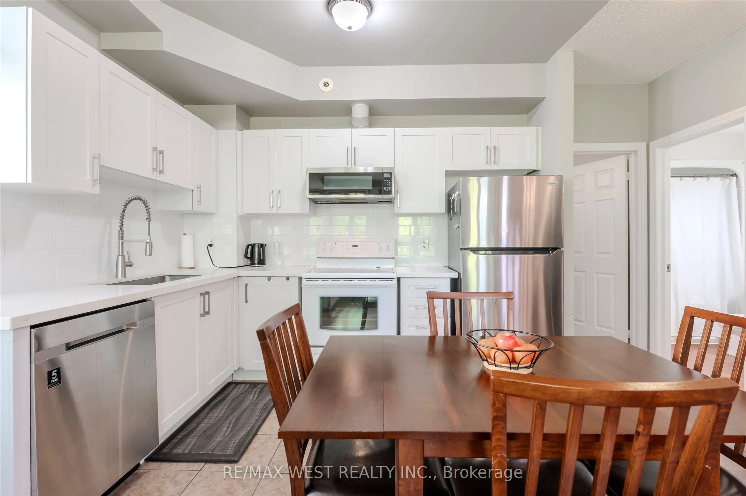9 Pine Street, #28