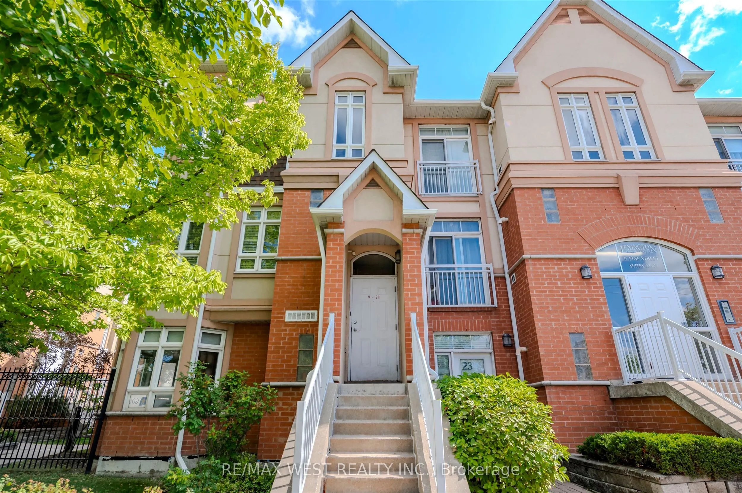 9 Pine Street, #28
