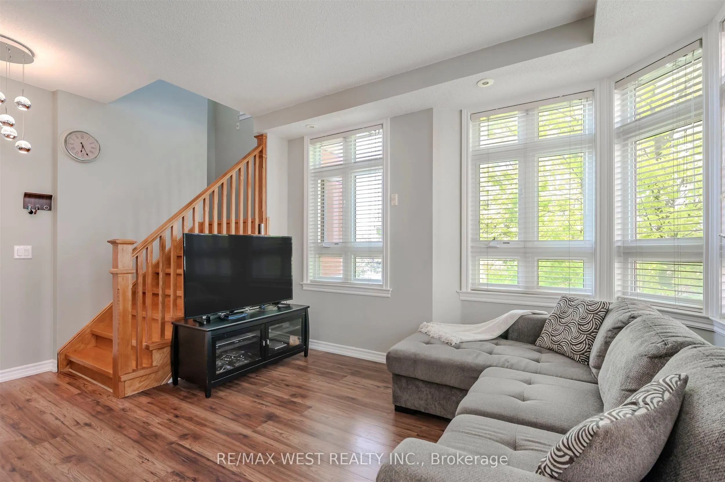 9 Pine Street, #28