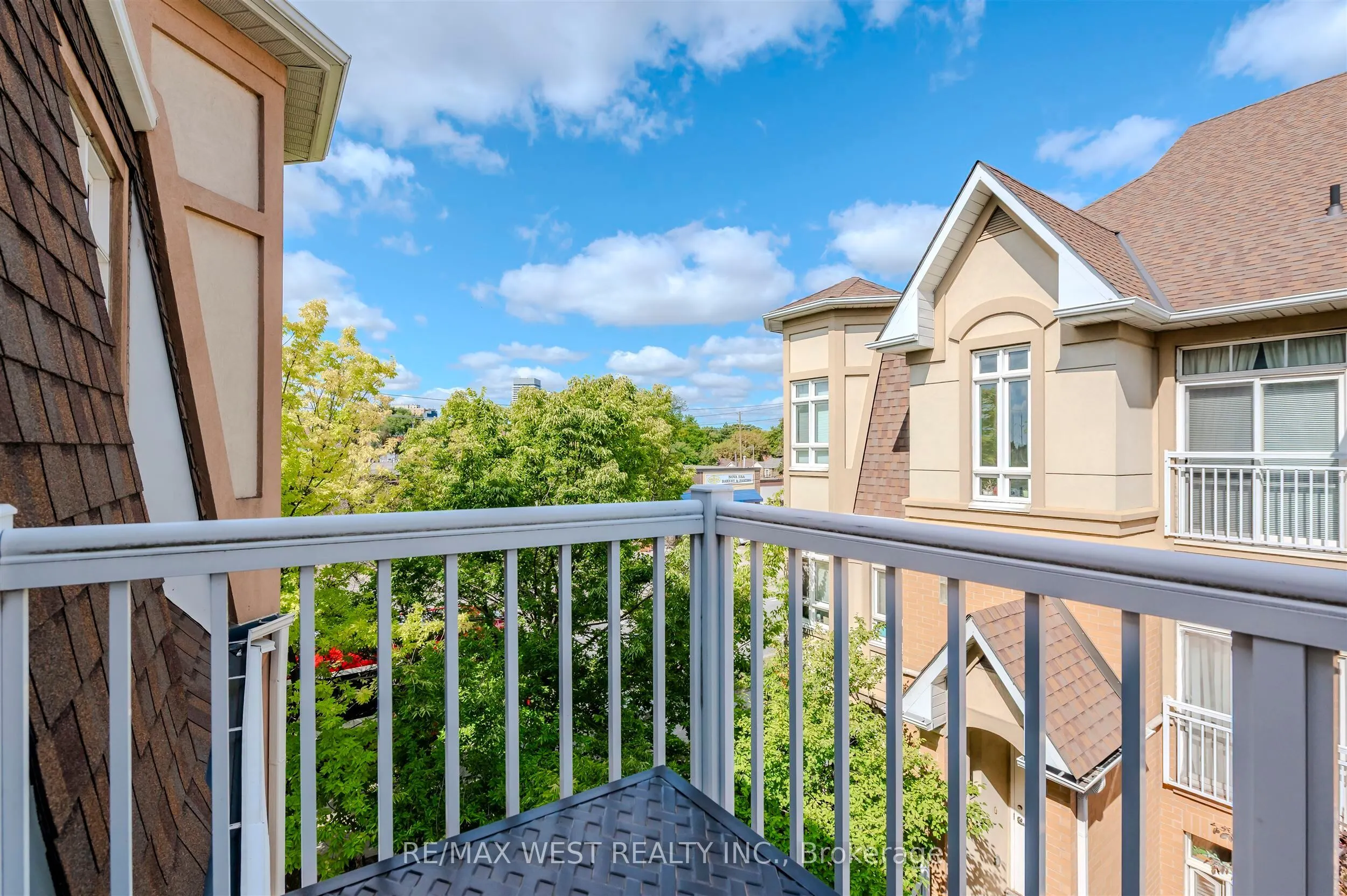 9 Pine Street, #28