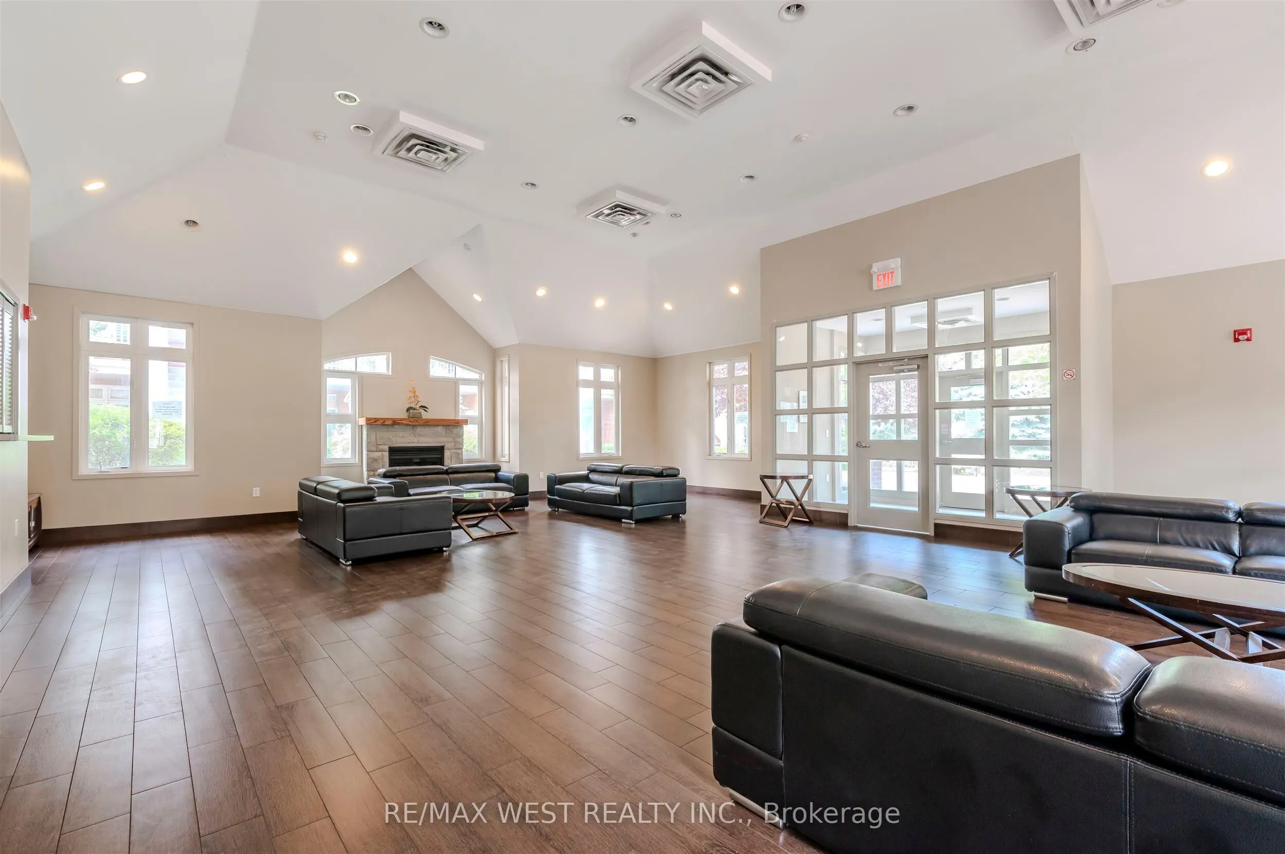 9 Pine Street, #28