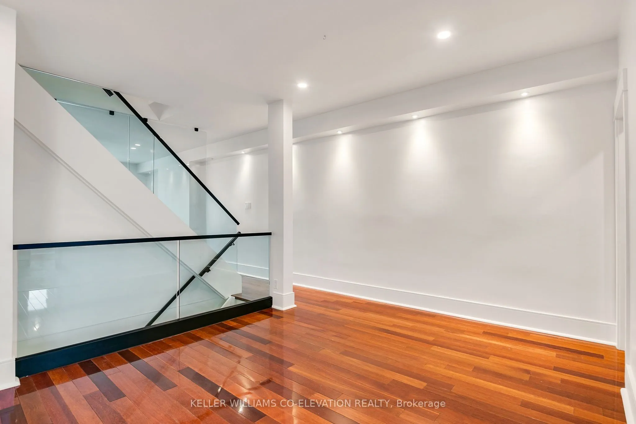 20 Kenneth Avenue, #Upper