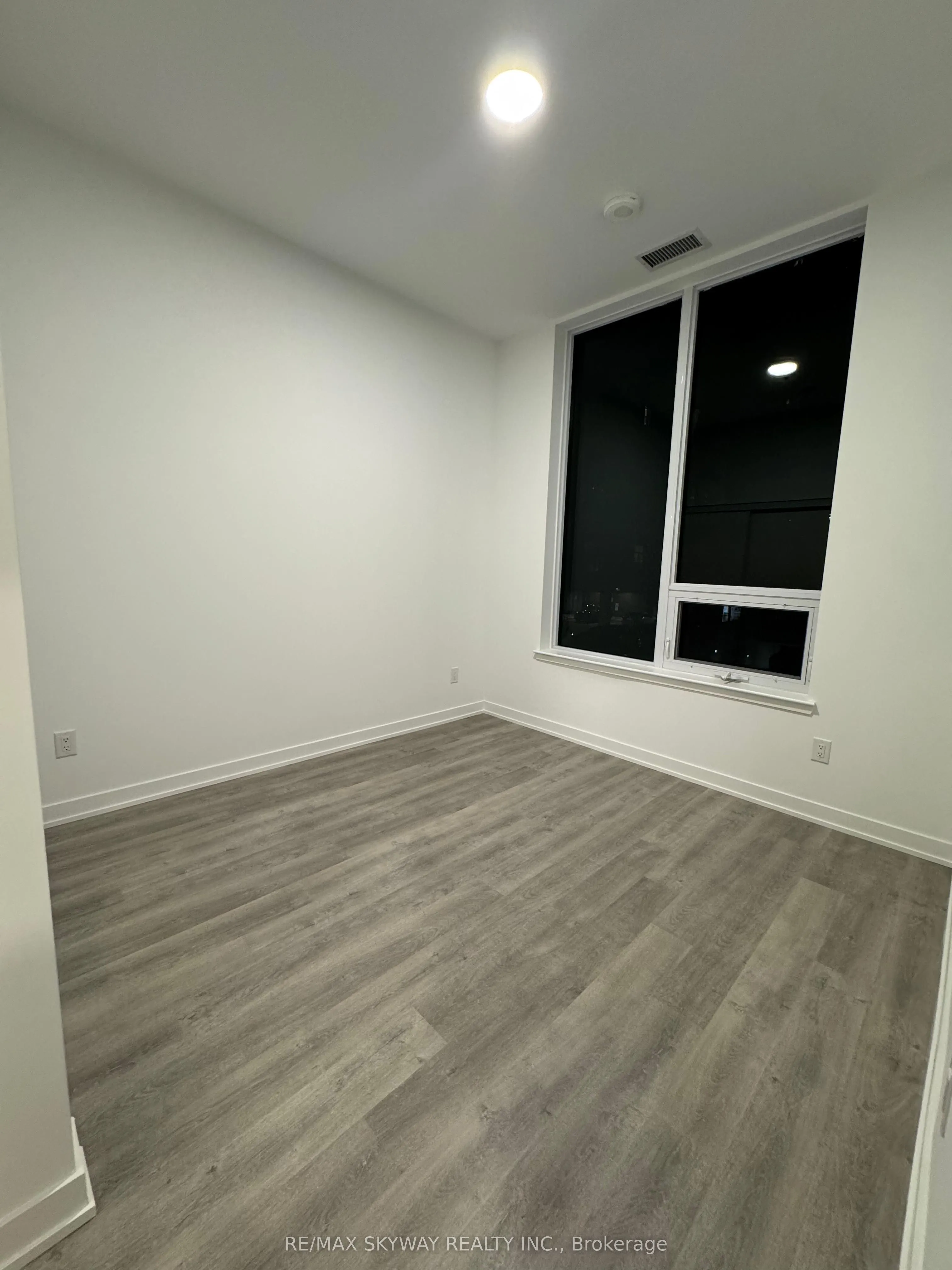 5105 Hurontario Street, #216