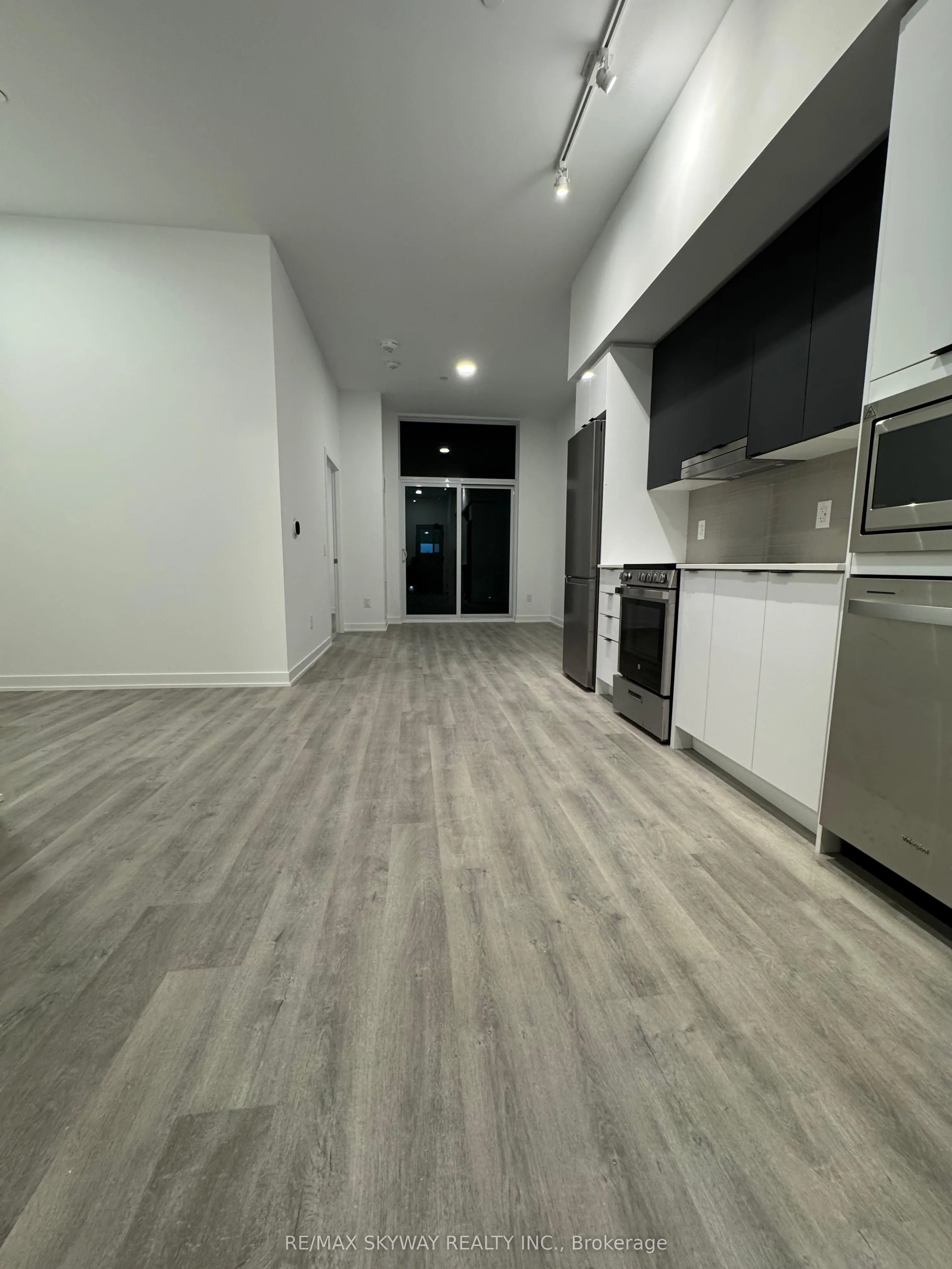 5105 Hurontario Street, #216