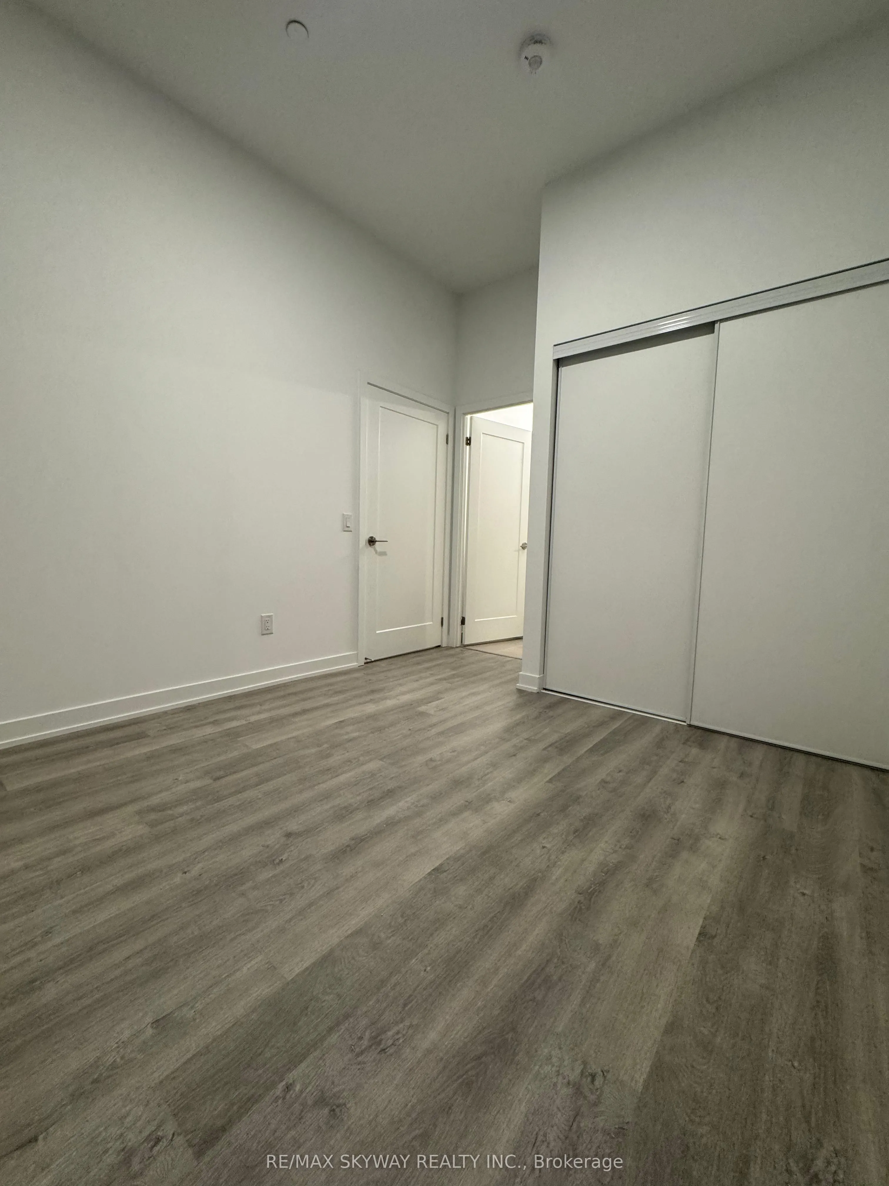 5105 Hurontario Street, #216