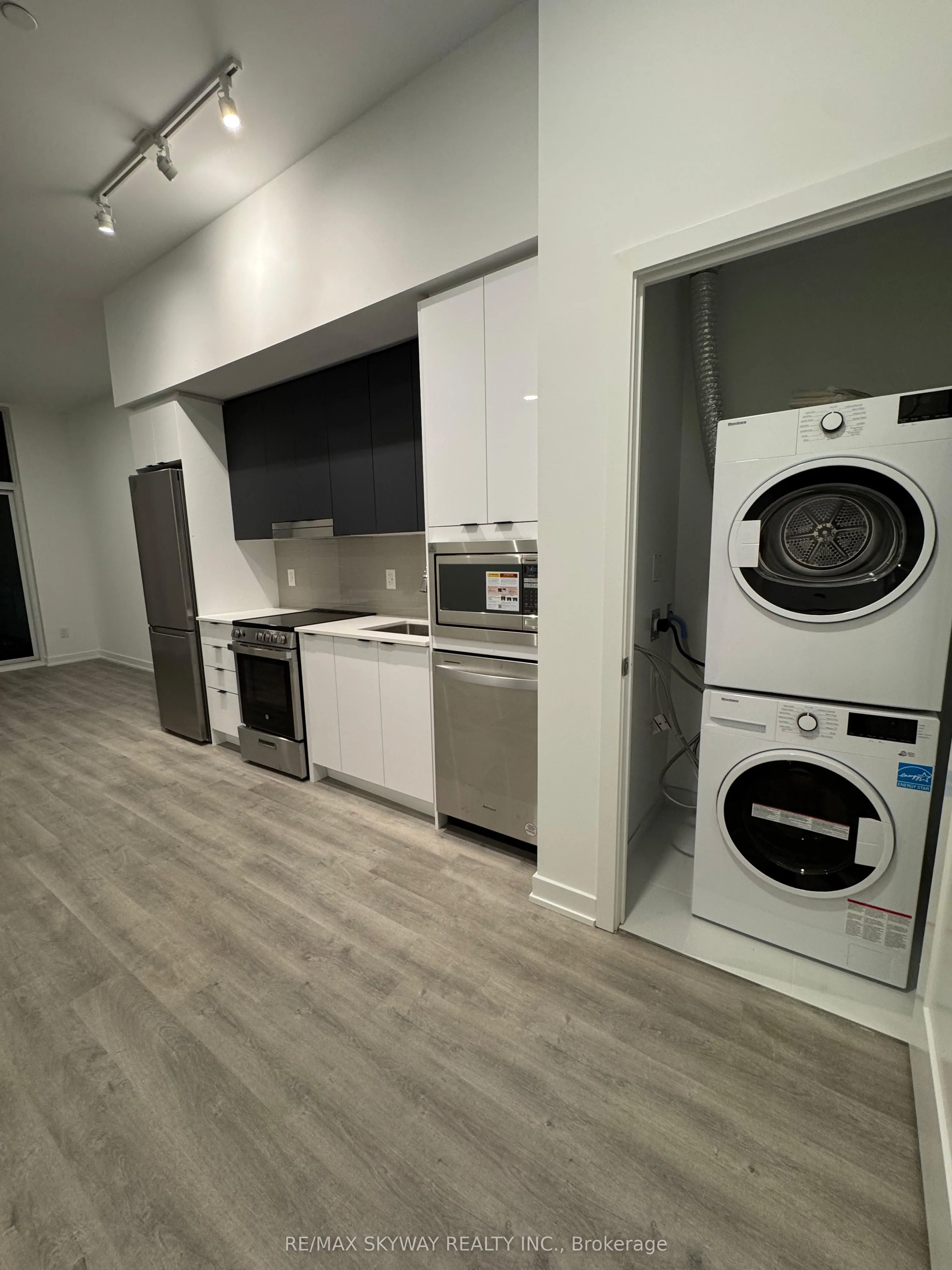 5105 Hurontario Street, #216