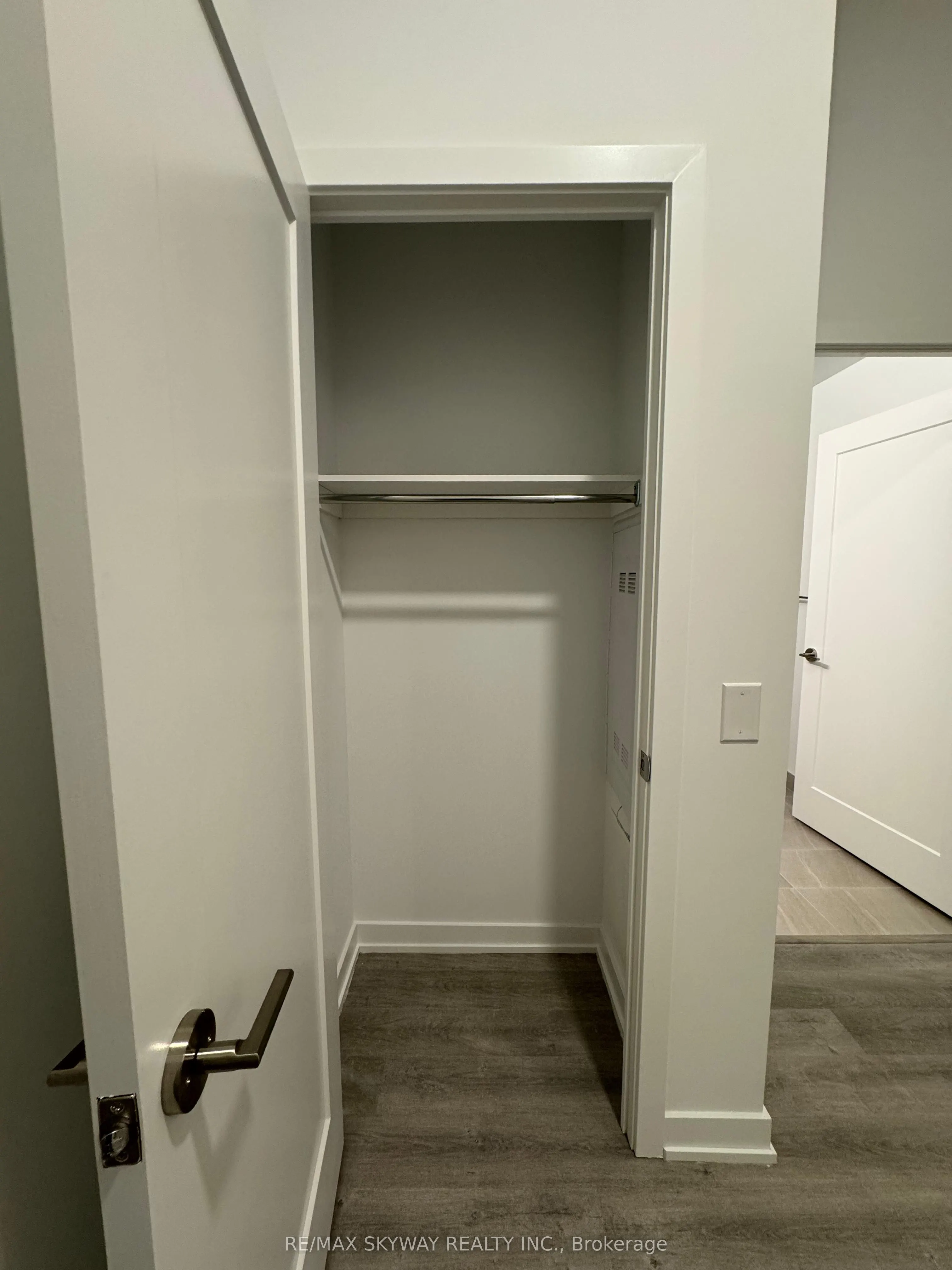 5105 Hurontario Street, #216