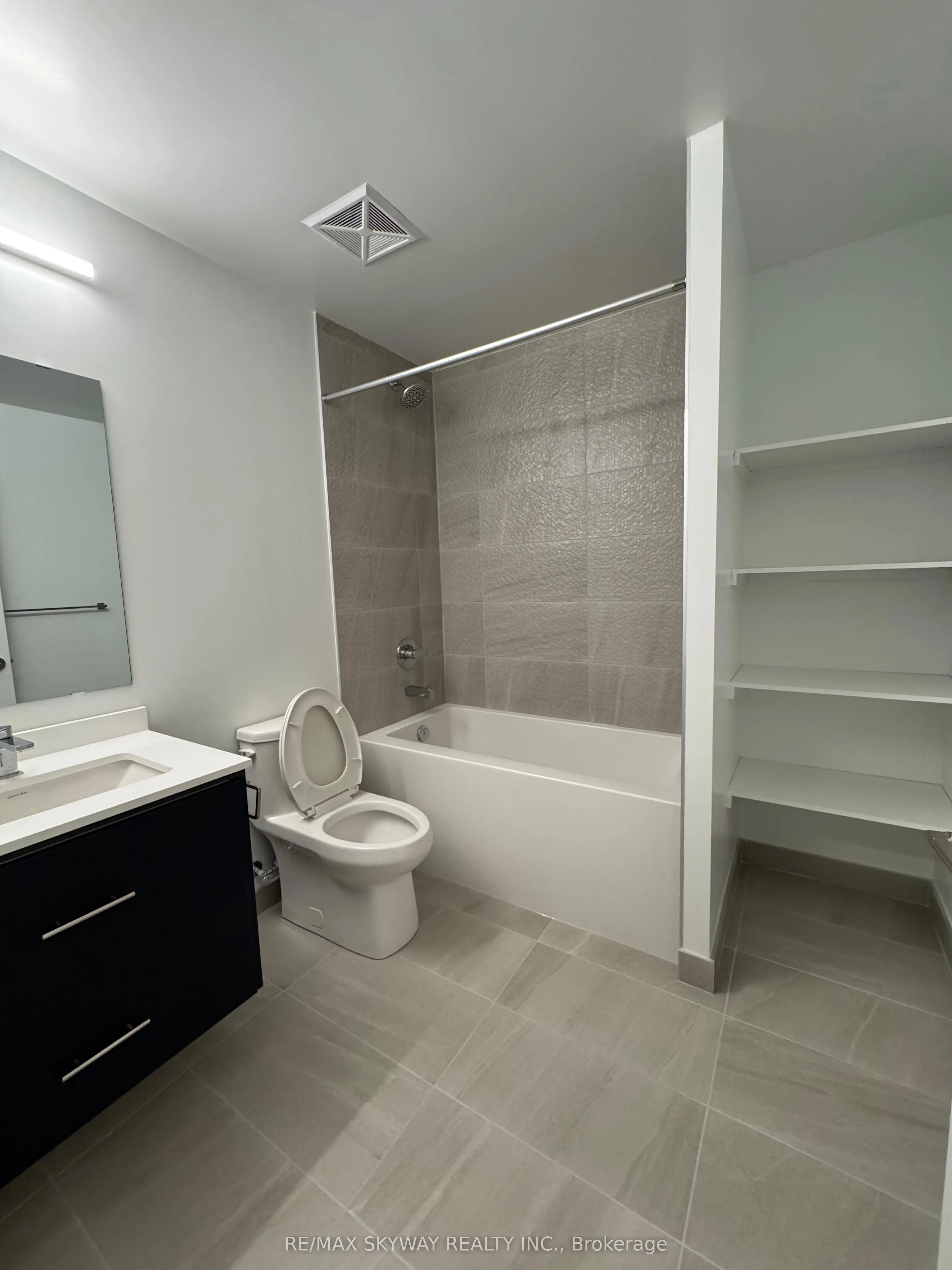5105 Hurontario Street, #216