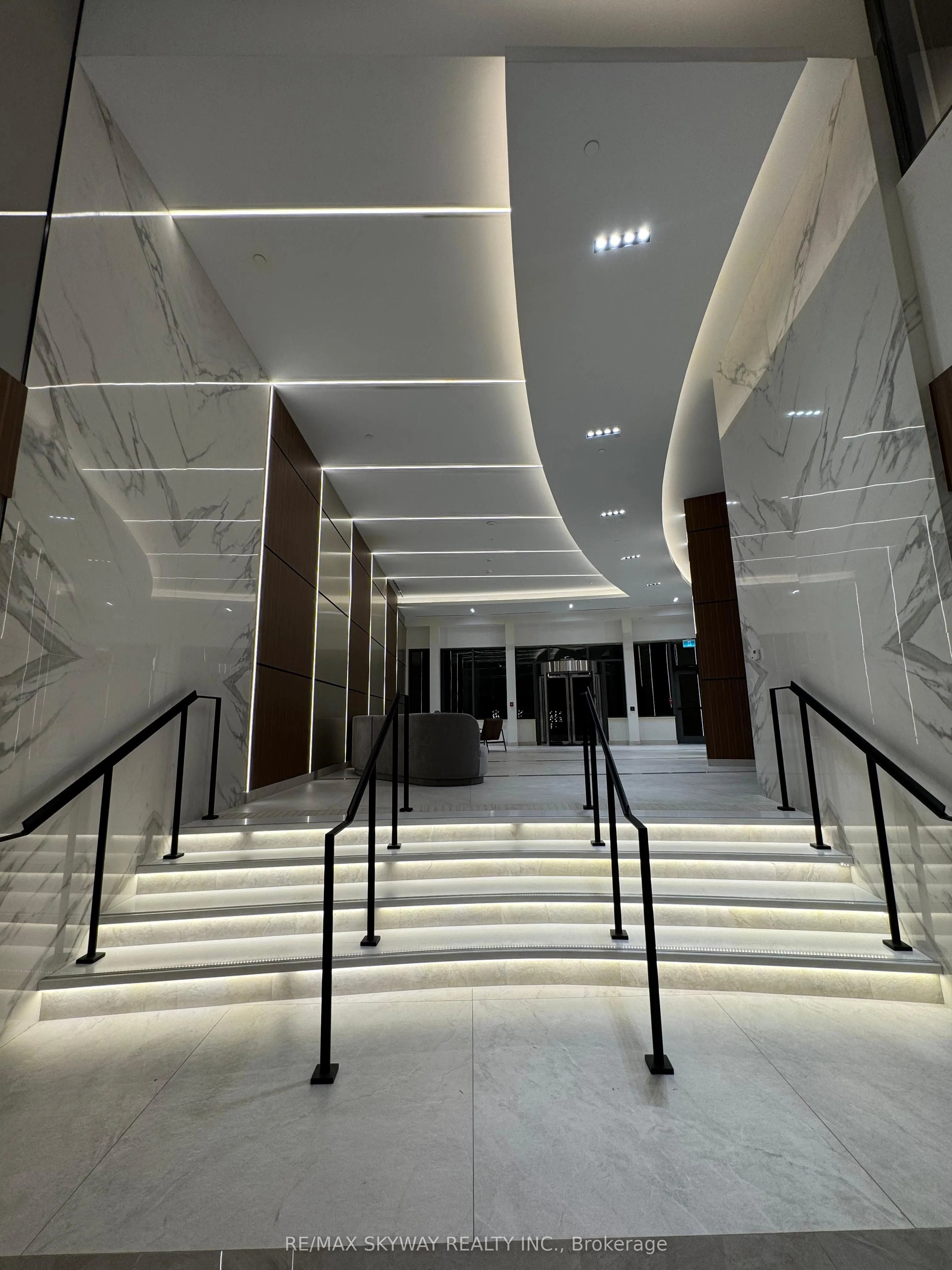 5105 Hurontario Street, #216
