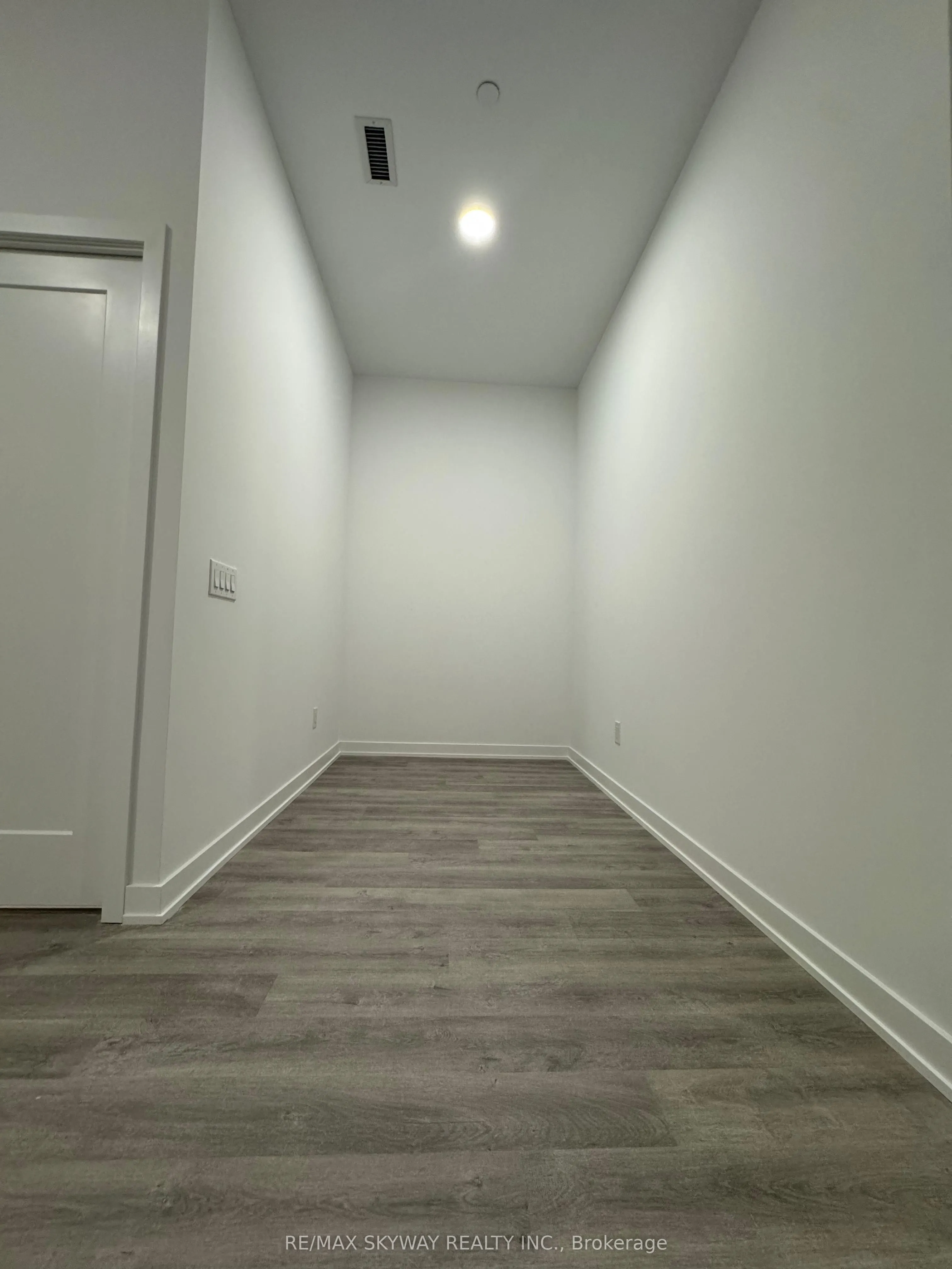 5105 Hurontario Street, #216