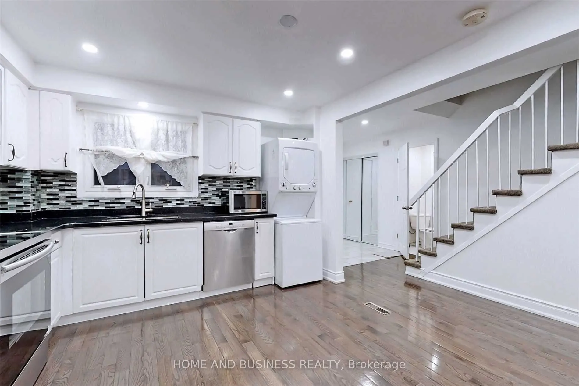 31 Greenleaf Crescent