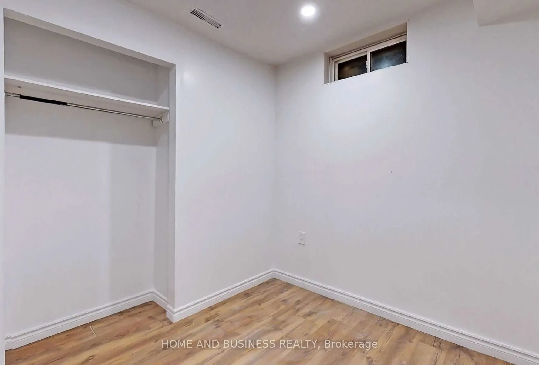 31 Greenleaf Crescent