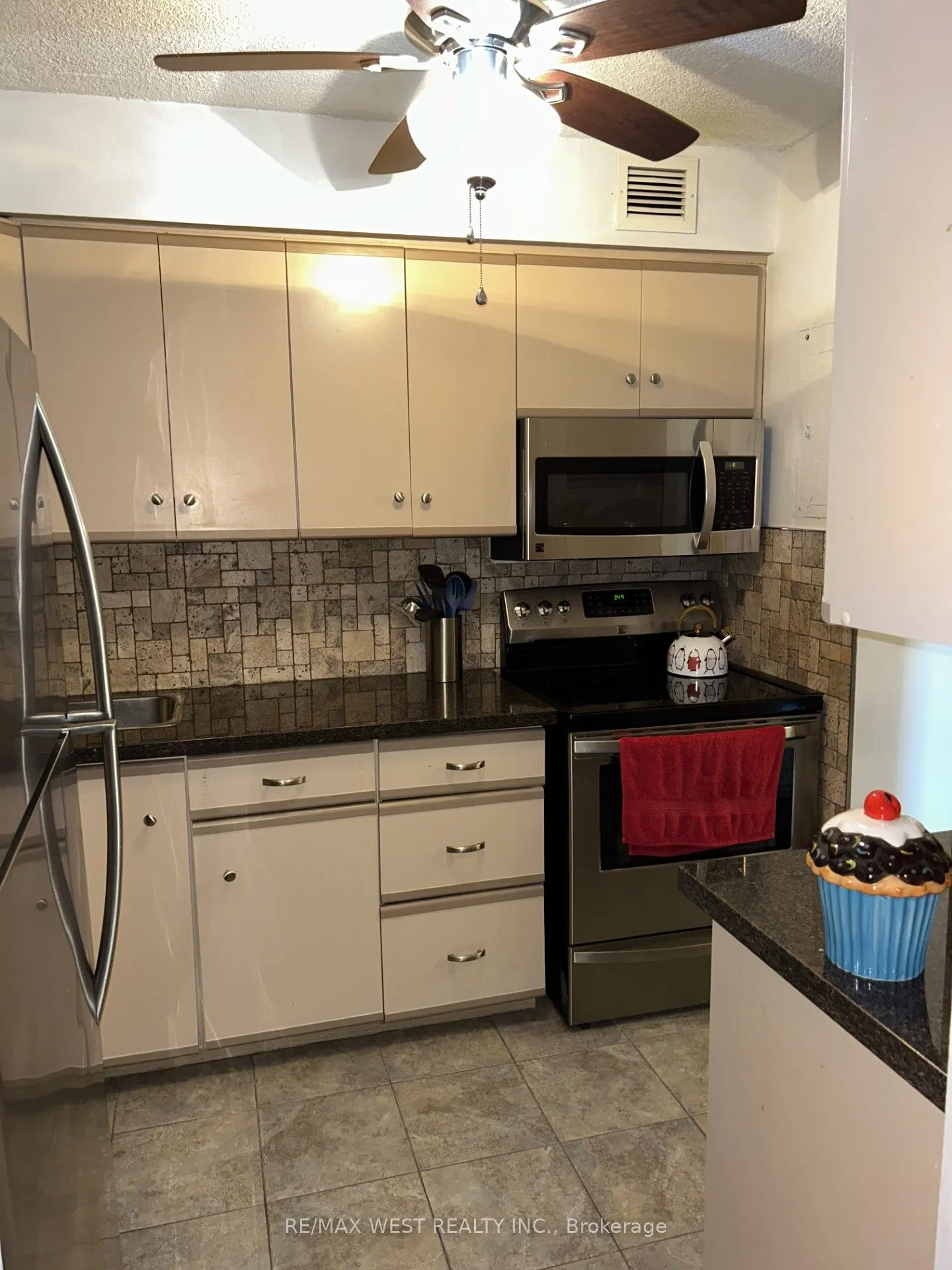 975 Warwick Court, #703