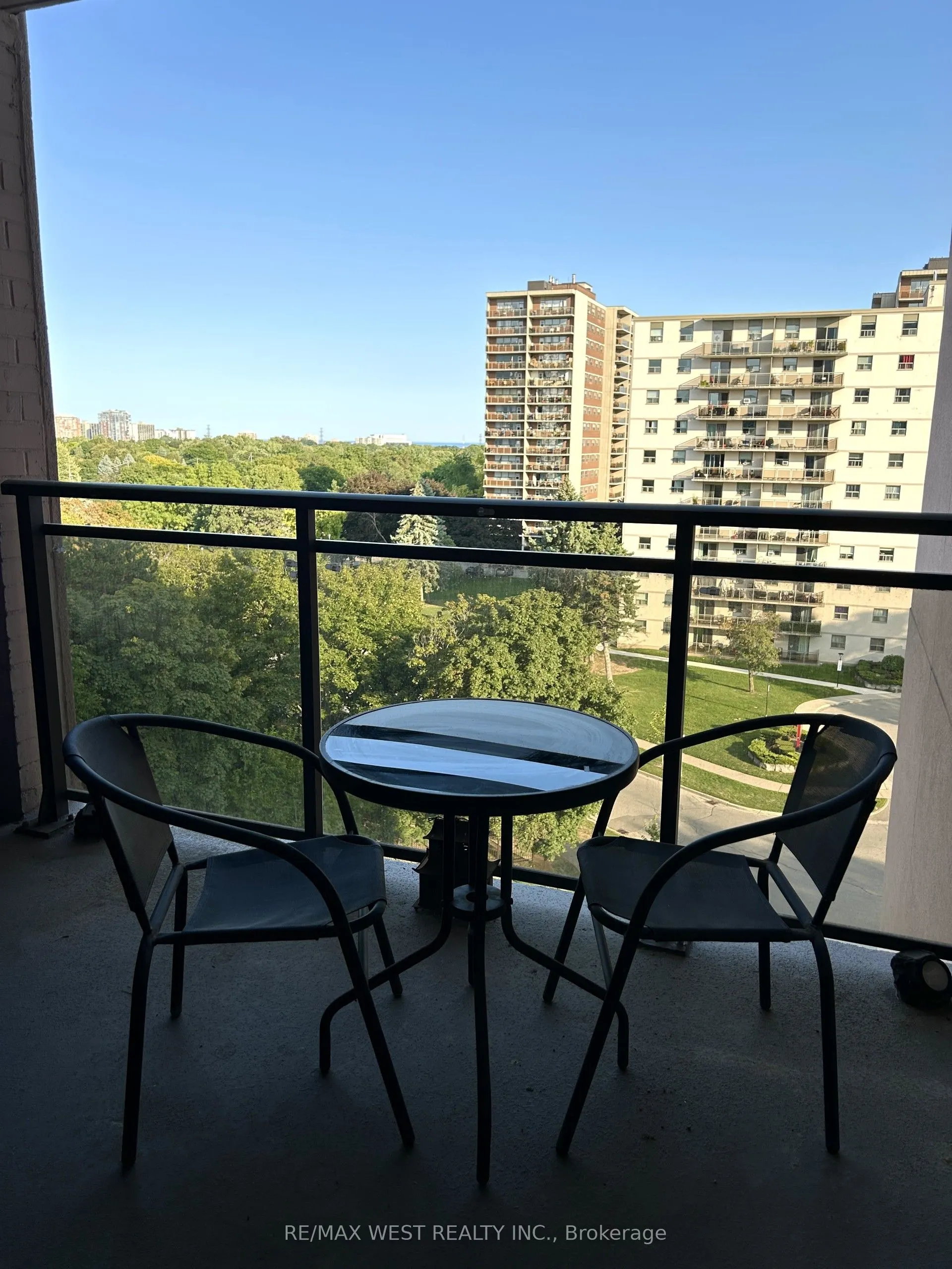 975 Warwick Court, #703