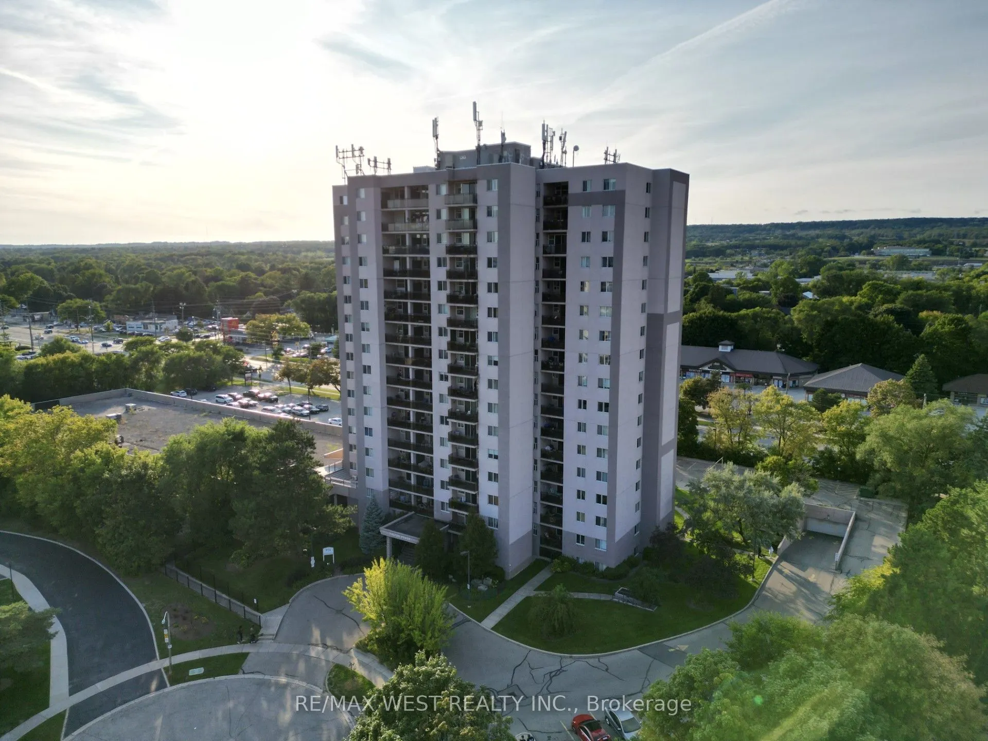975 Warwick Court, #703
