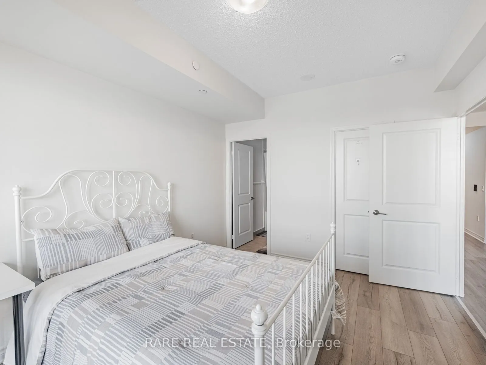 349 Rathburn Road W, #817