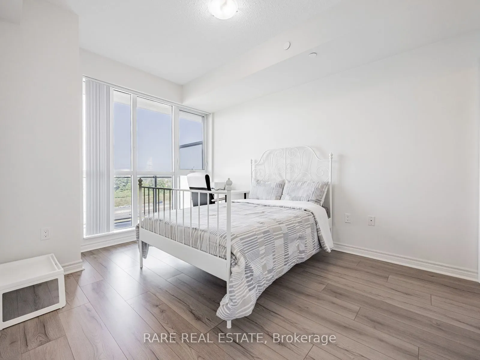 349 Rathburn Road W, #817