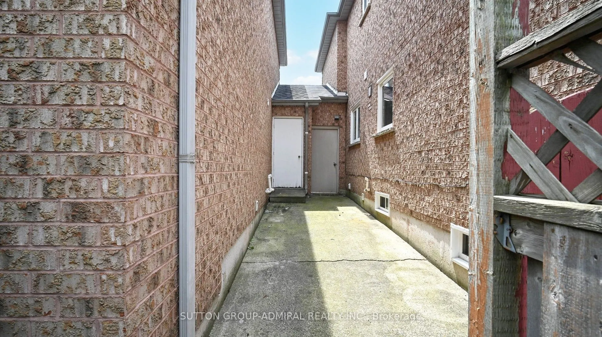 760 Ashprior Avenue