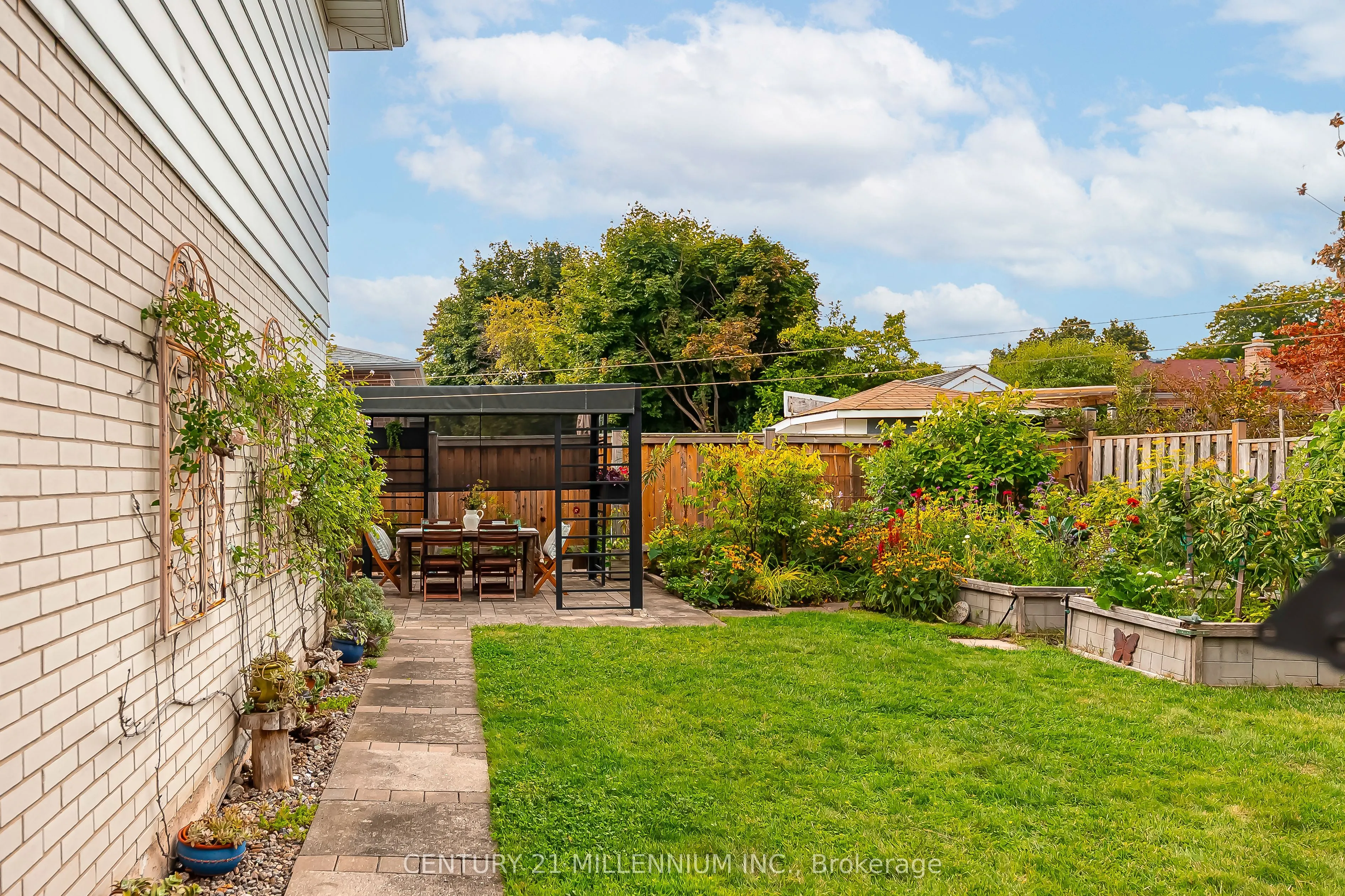 43 Erindale Crescent