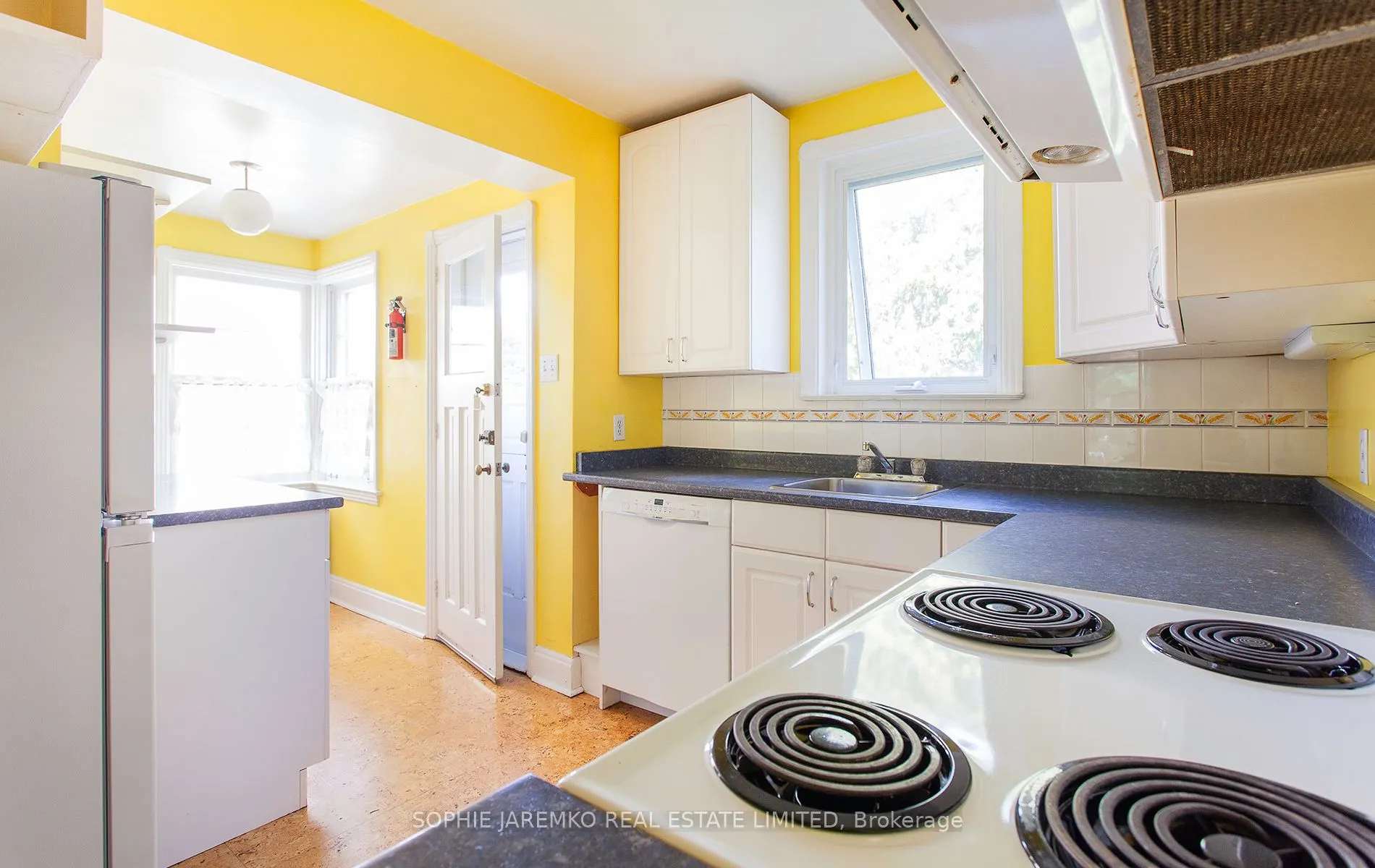 24 Sunnylea Avenue W