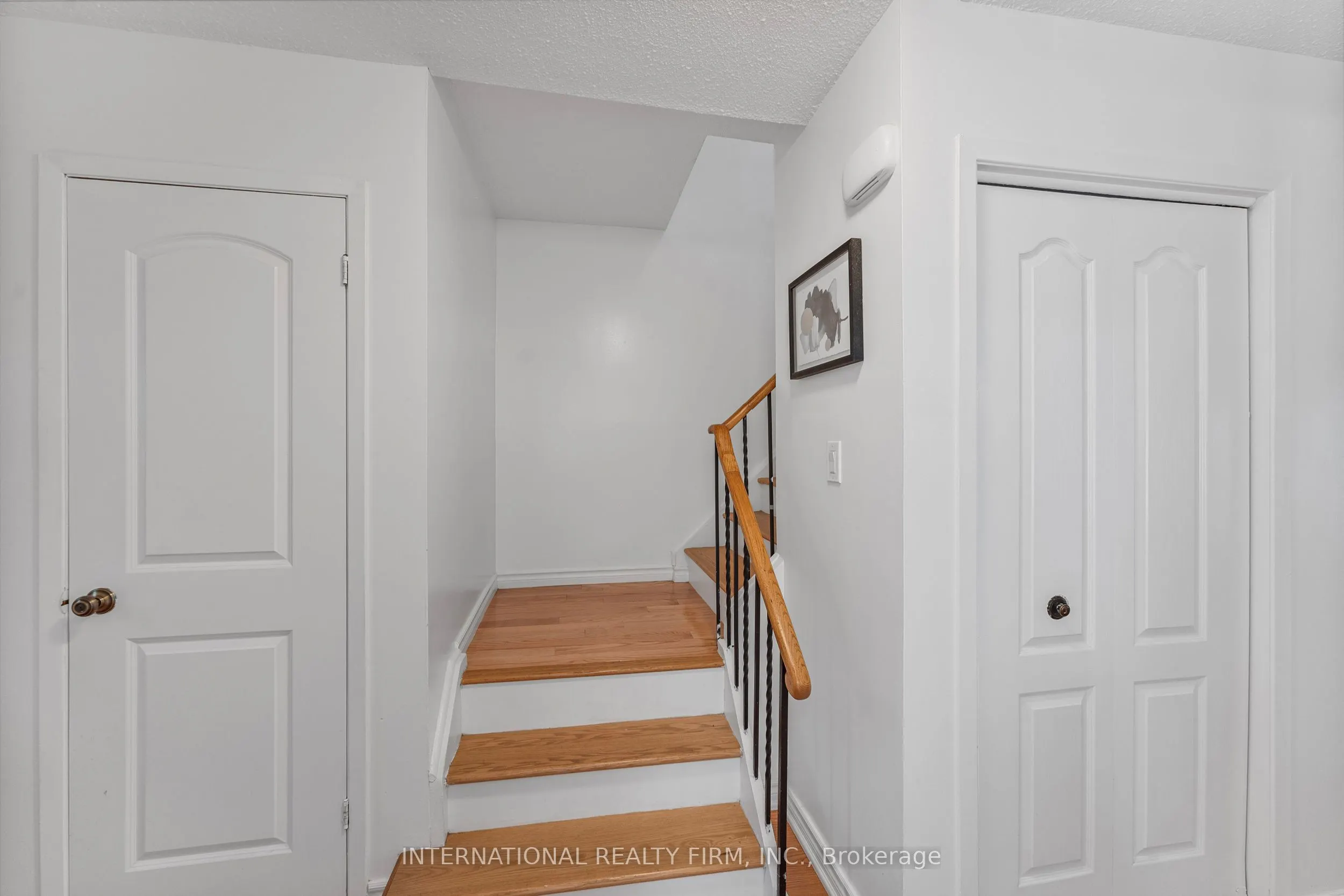 900 Dundas St Street W, #14