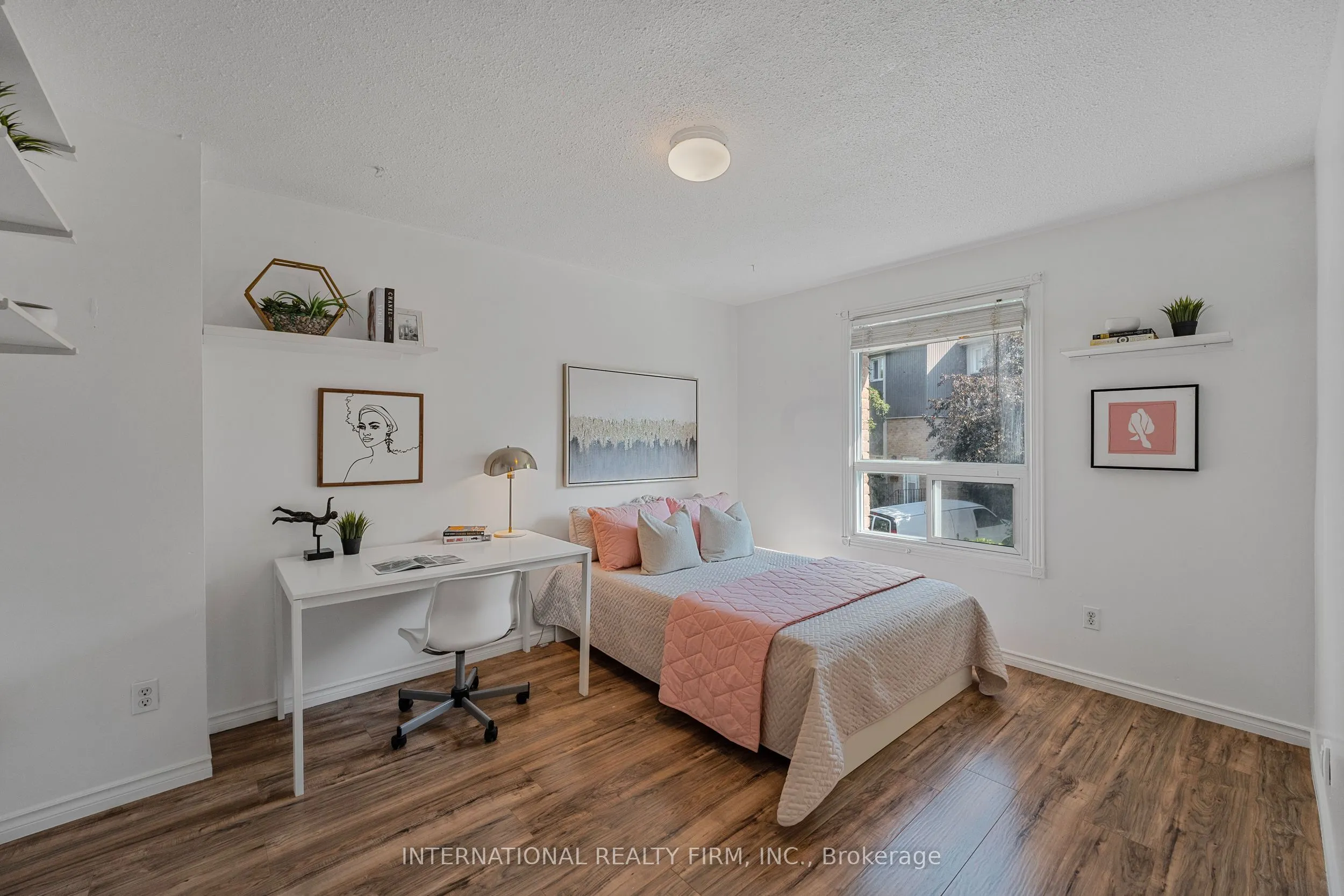 900 Dundas St Street W, #14