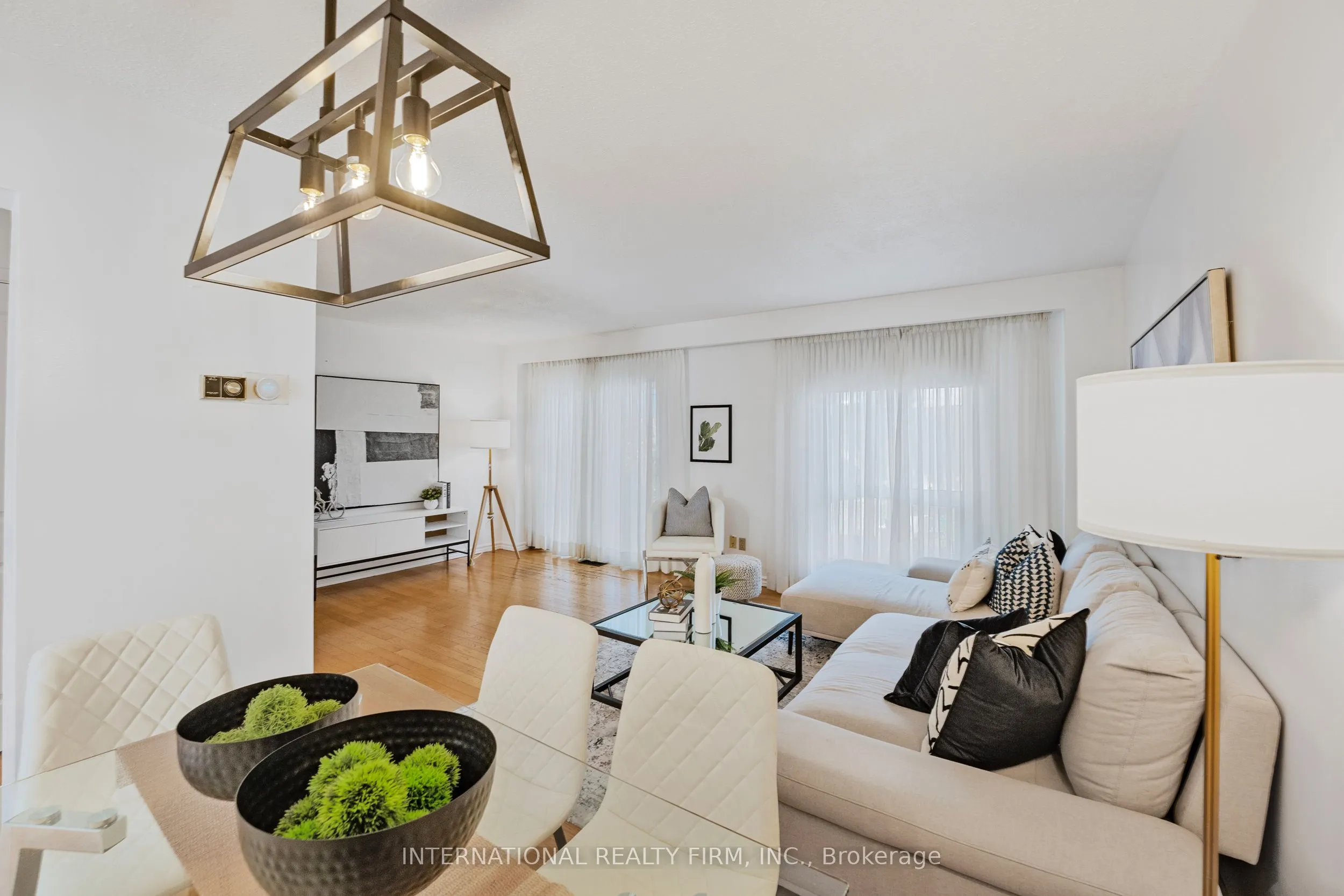 900 Dundas St Street W, #14