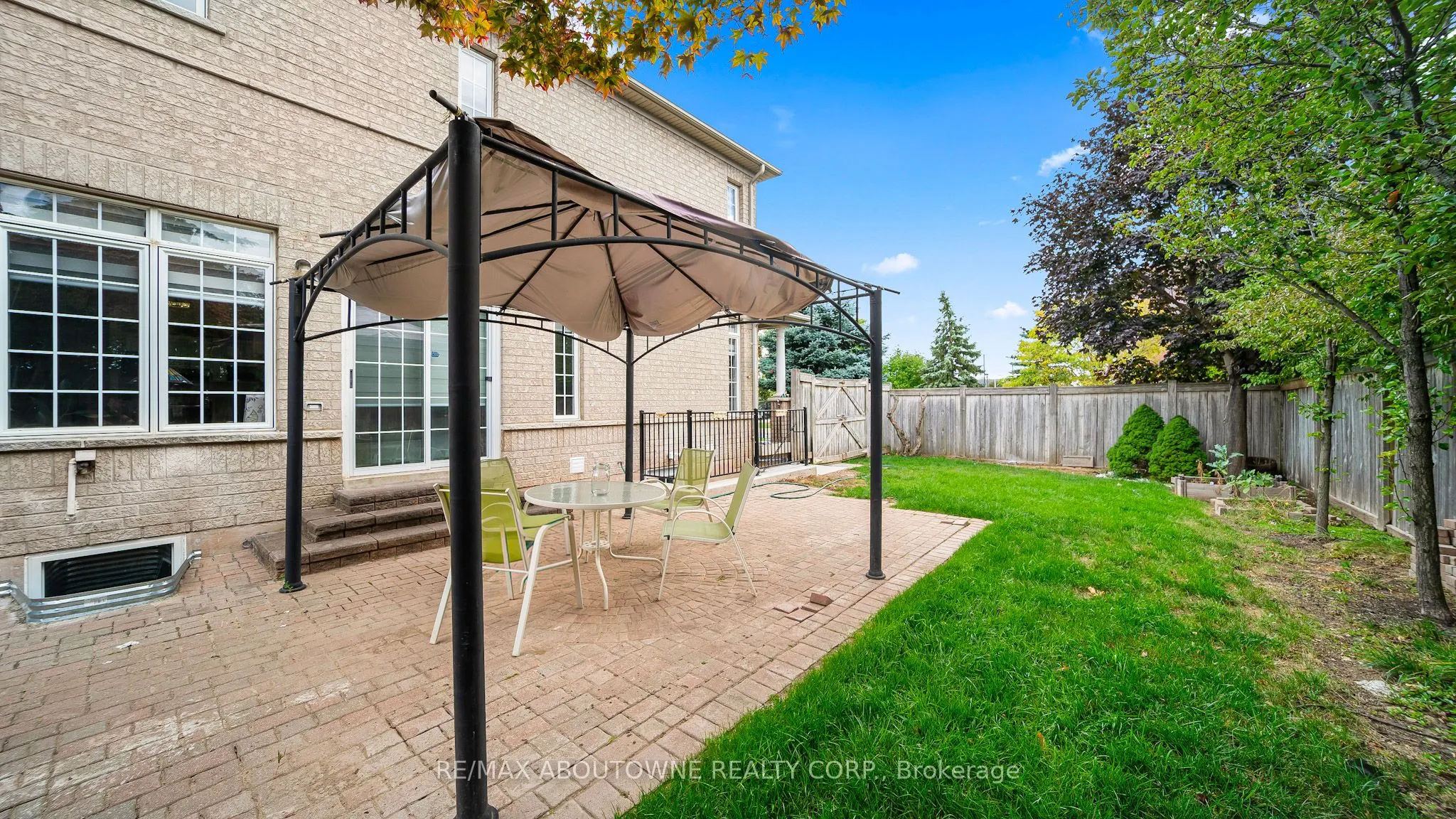 2437 West Ham Road, #Upper