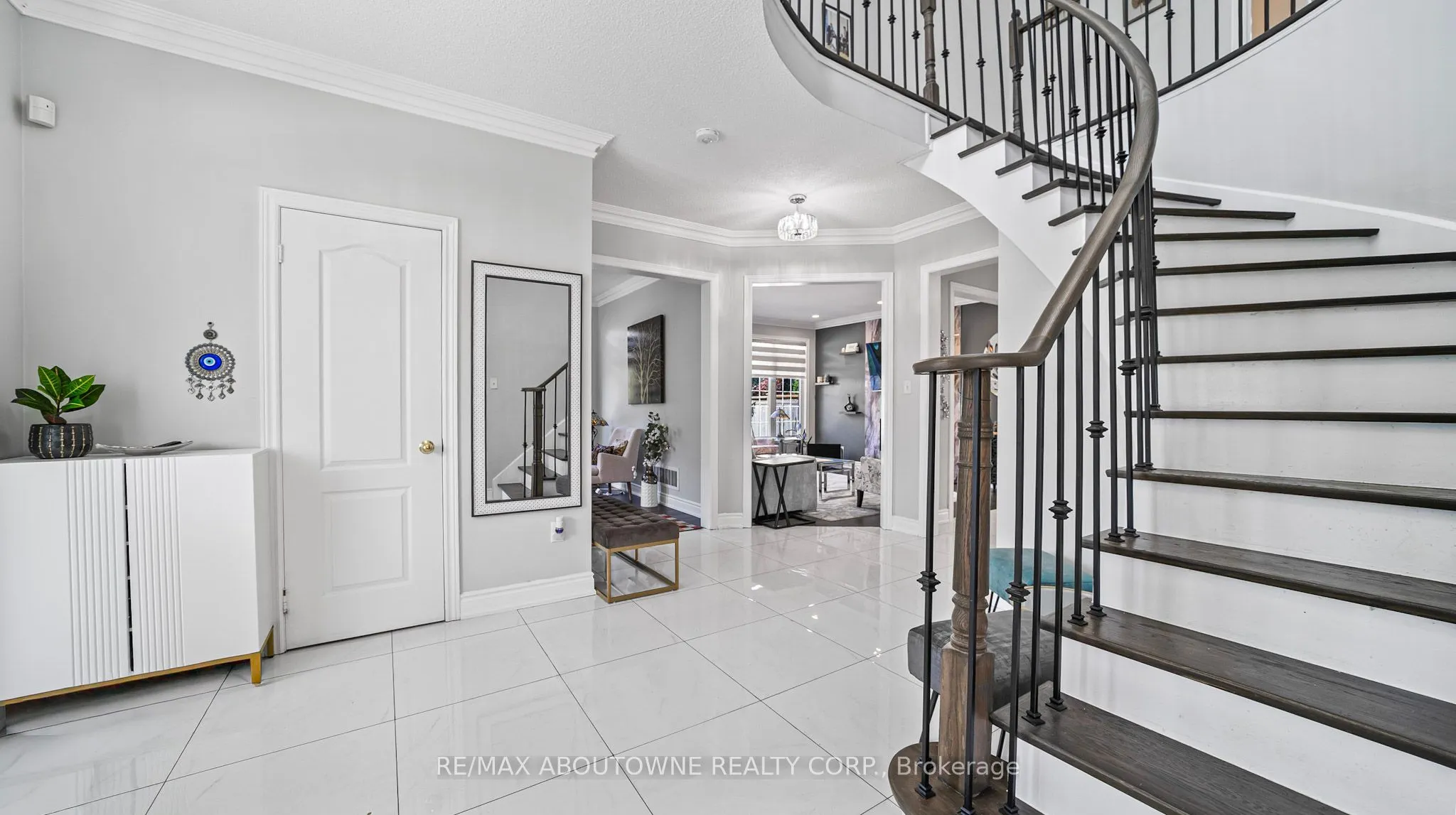 2437 West Ham Road, #Upper