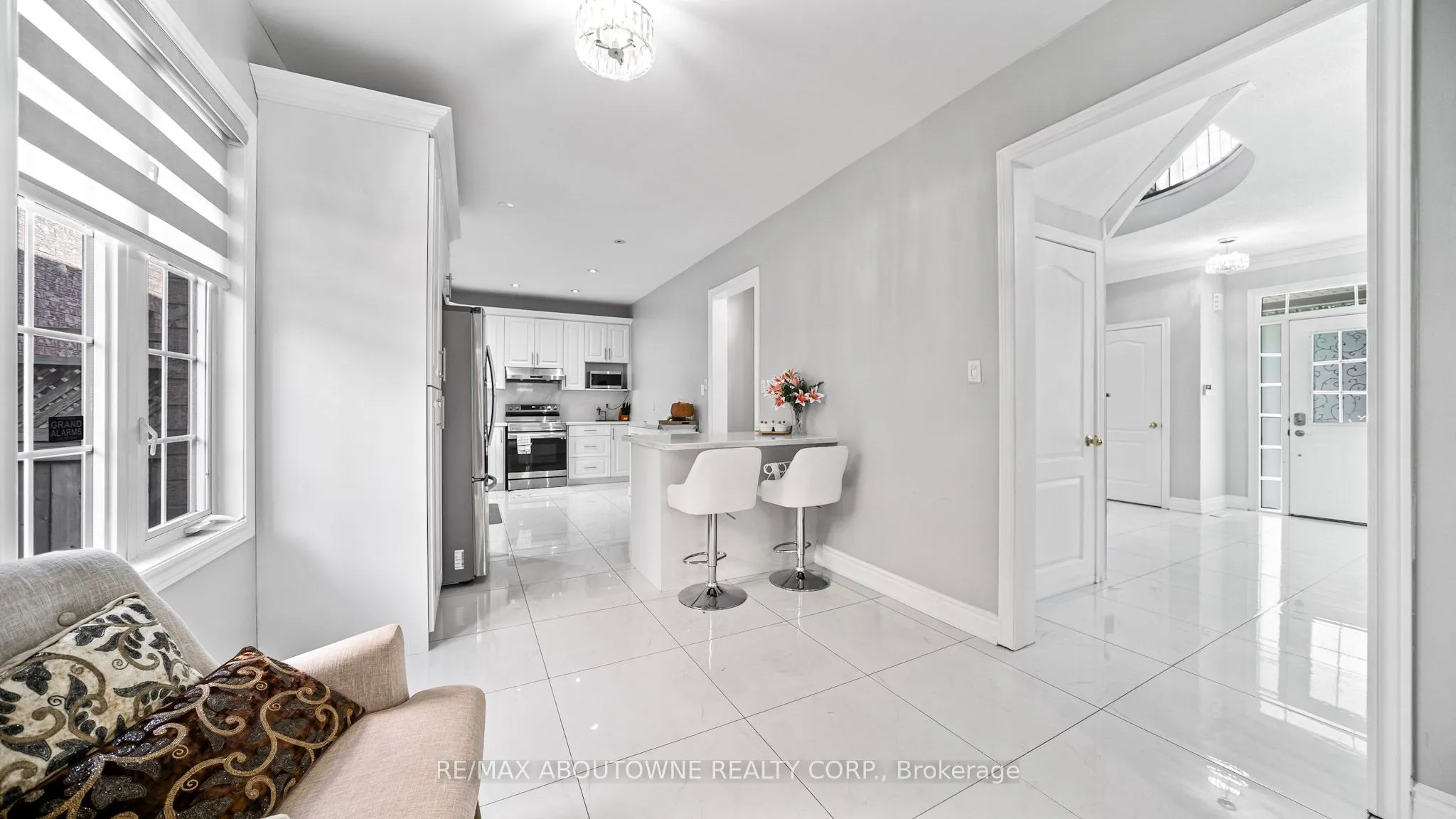 2437 West Ham Road, #Upper