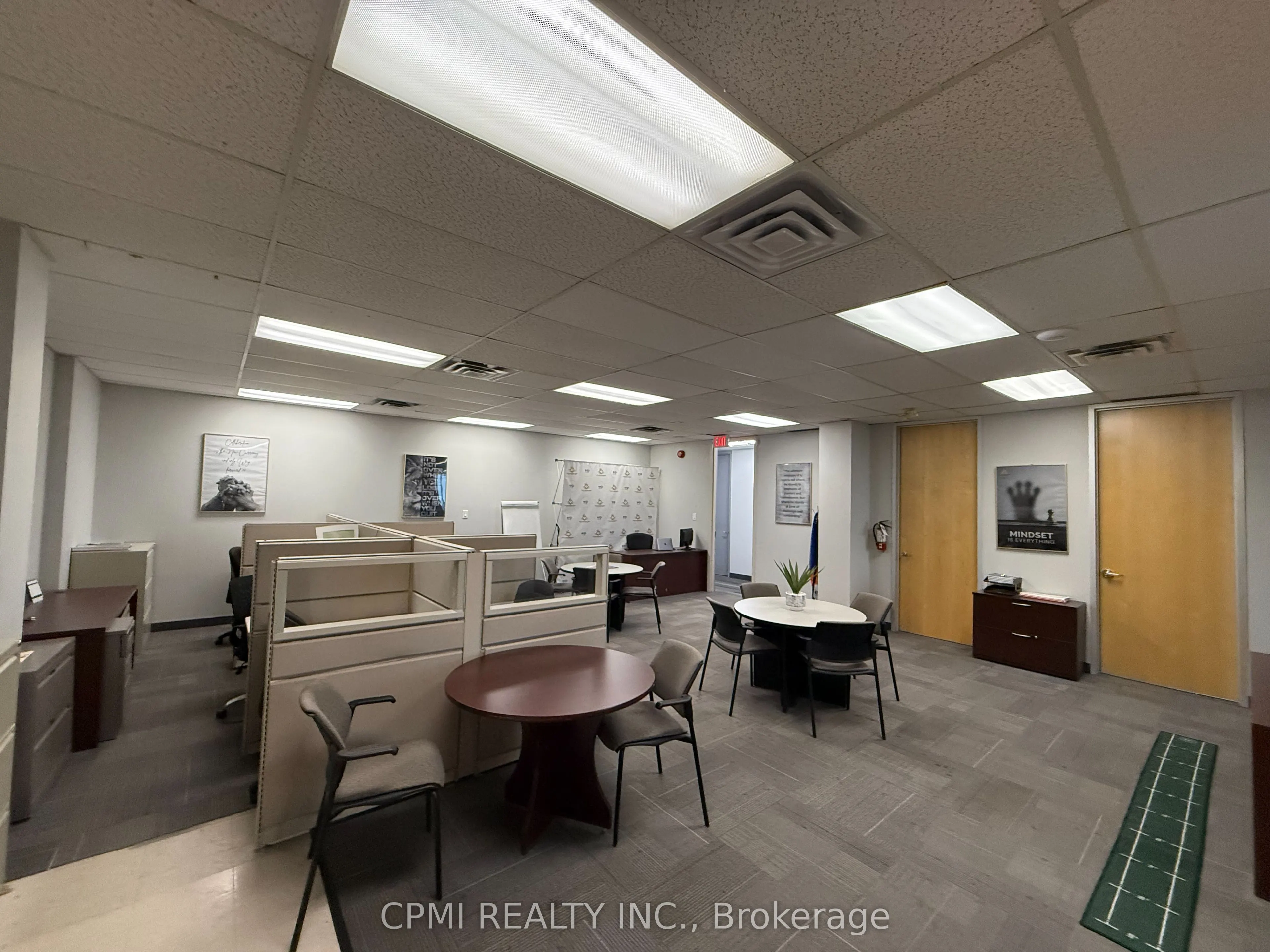 30 Eglinton Avenue Street, #760
