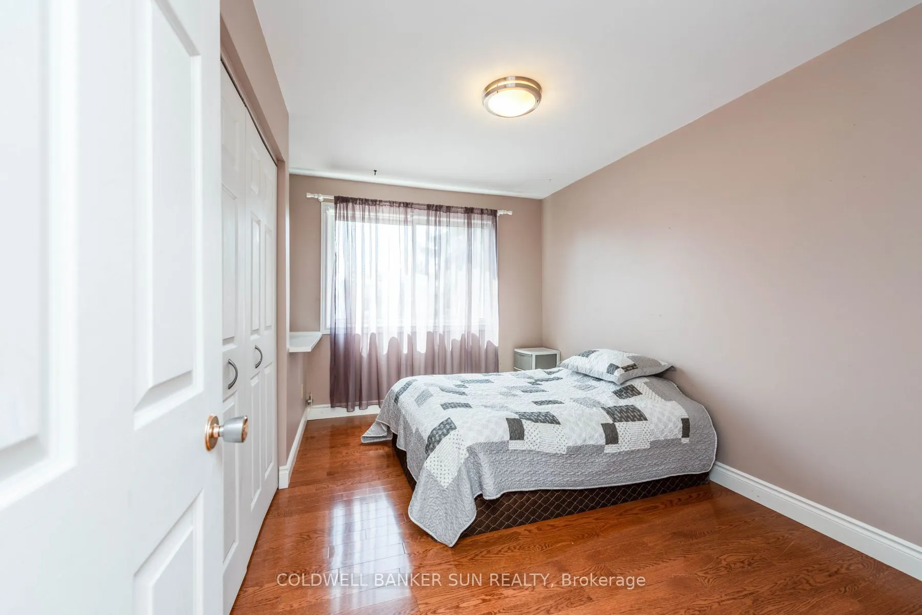2483 Yarmouth Crescent