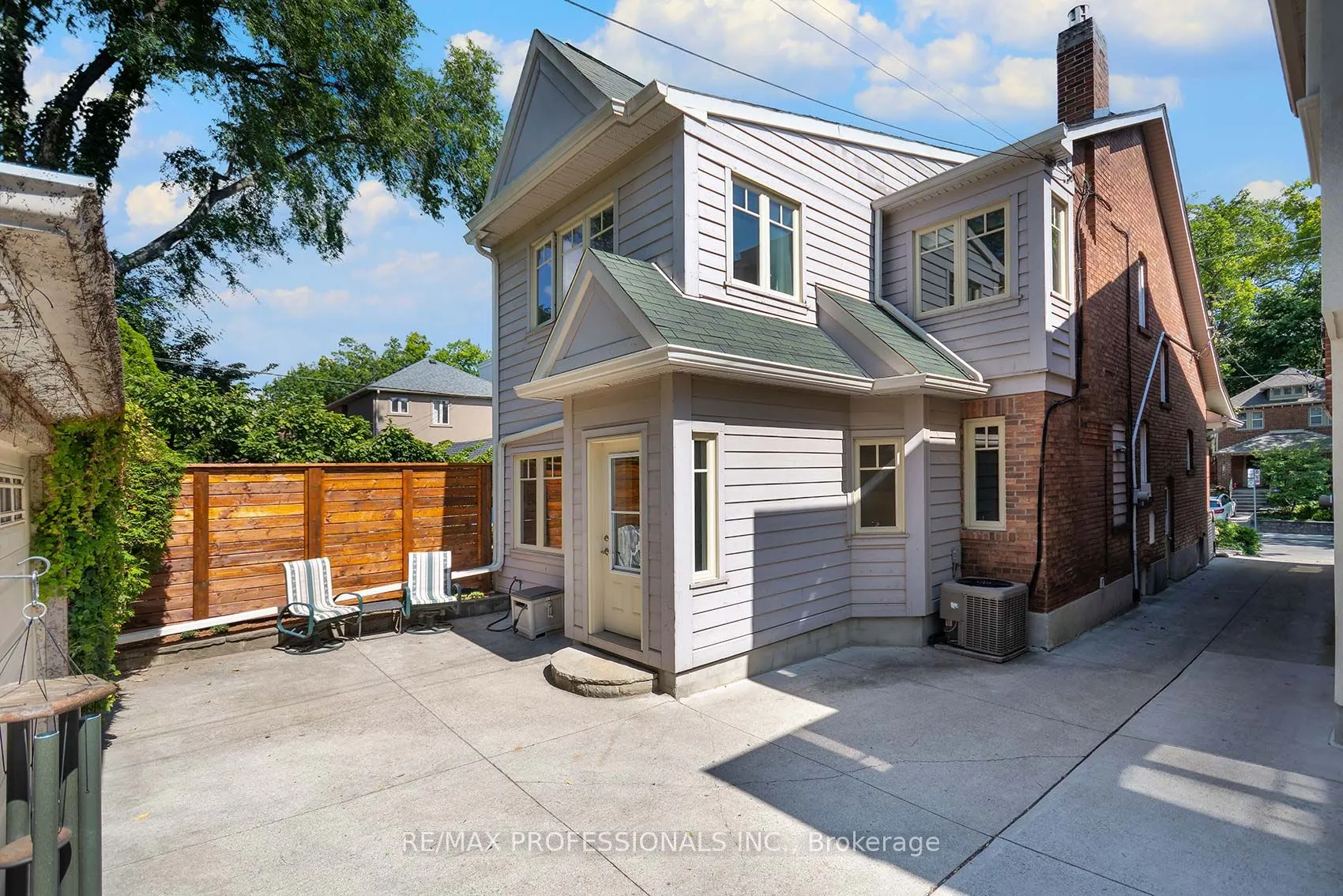 302 Armadale Avenue