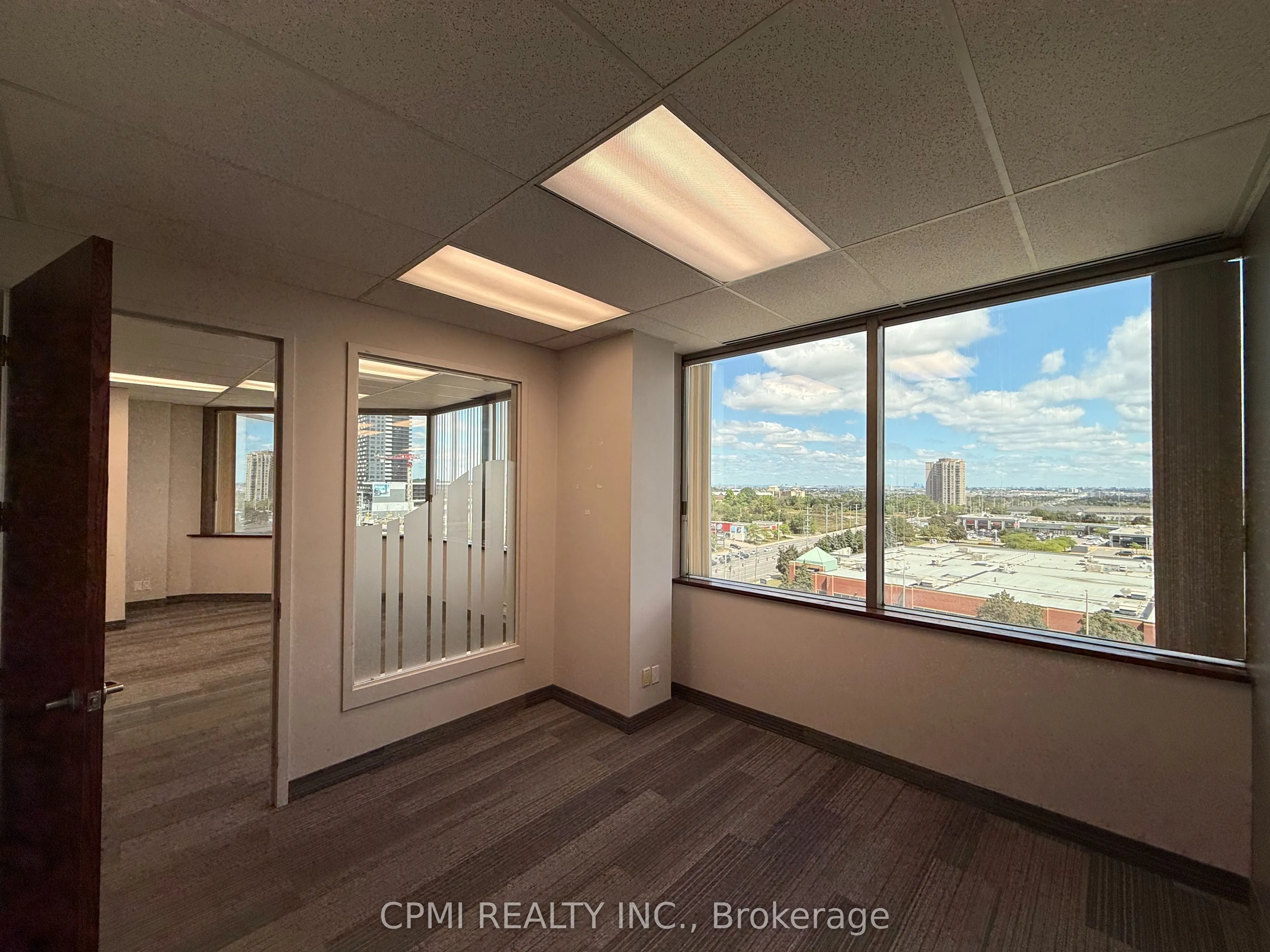 30 Eglinton Avenue Street, #812